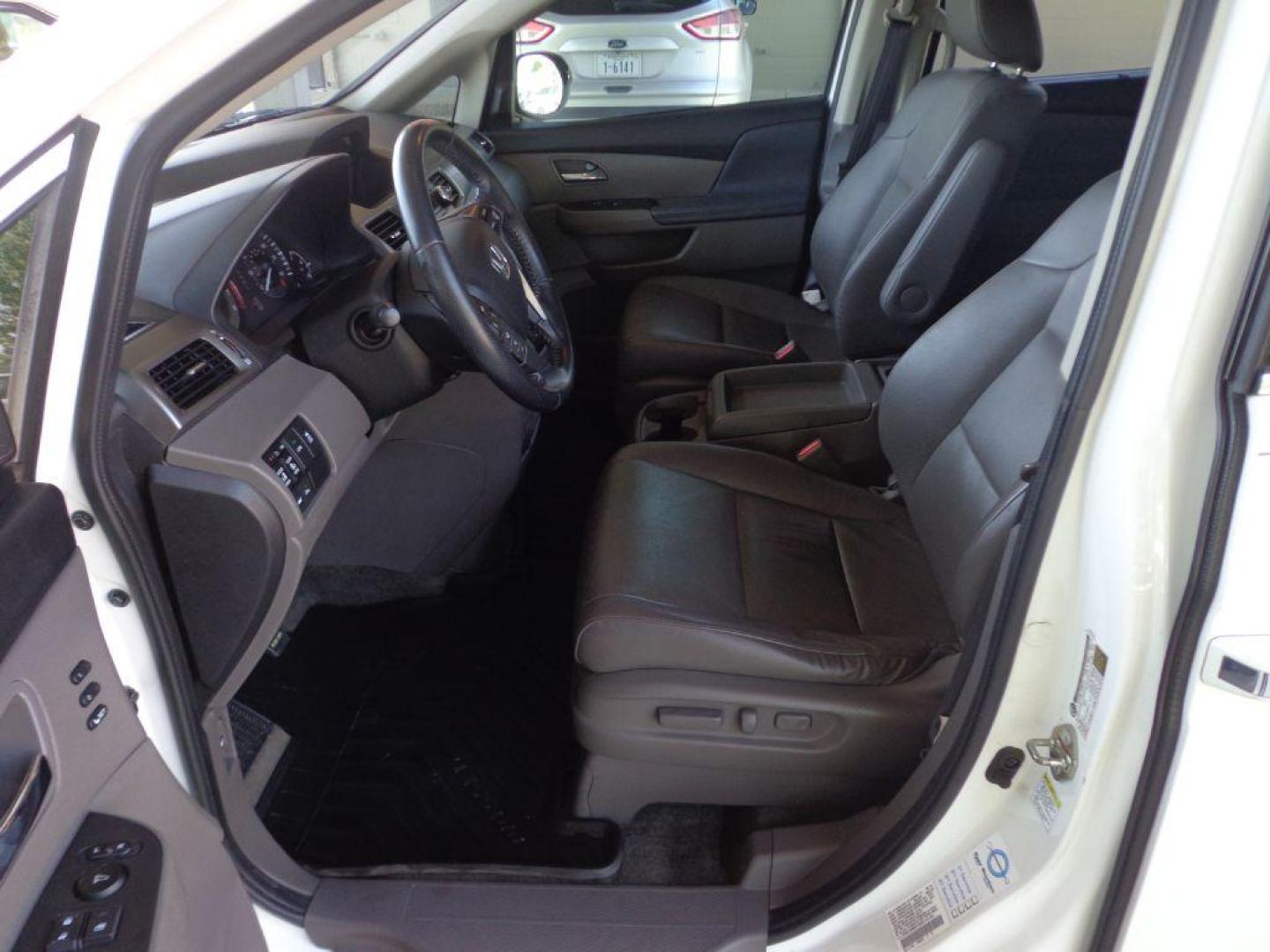 2016 WHITE HONDA ODYSSEY TOURING ELITE (5FNRL5H96GB) with an 3.5L engine, Automatic transmission, located at 6610 L St., Omaha, NE, 68117, (402) 731-7800, 41.212872, -96.014702 - 2-OWNER, CLEAN CARFAX, LOW MILEAGE, LOADED WITH OPTIONS AND NEWER TIRES! *****We have found that most customers do the majority of their shopping online before visiting a dealership. For this reason we feel it necessary to have a competitive price on our used vehicles right up front. We spend - Photo#12