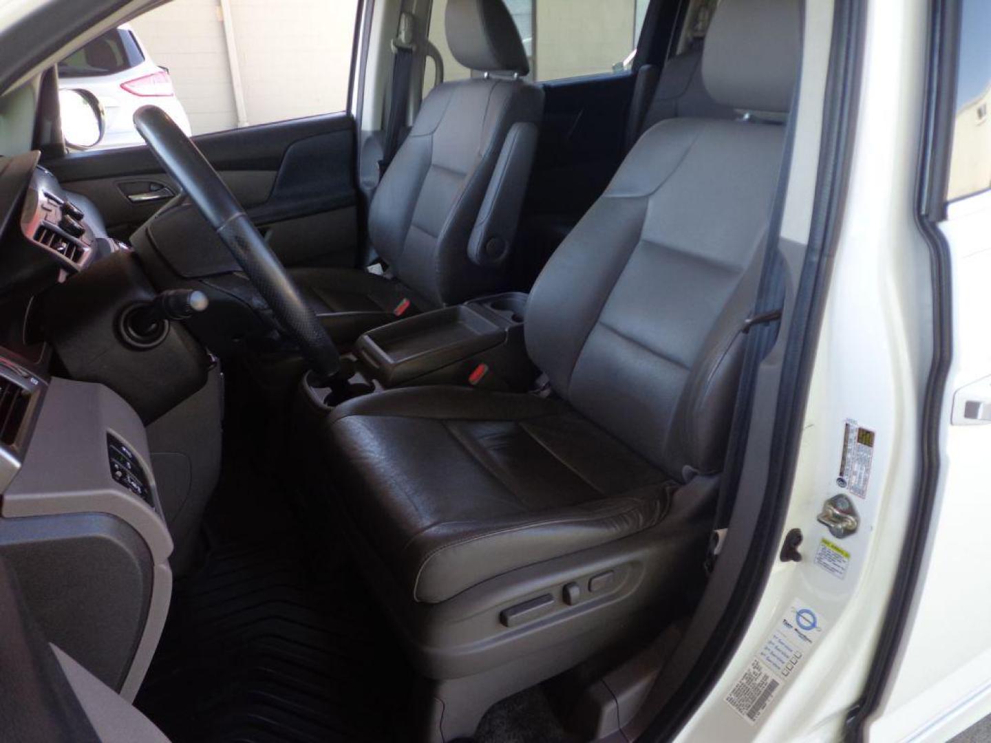 2016 WHITE HONDA ODYSSEY TOURING ELITE (5FNRL5H96GB) with an 3.5L engine, Automatic transmission, located at 6610 L St., Omaha, NE, 68117, (402) 731-7800, 41.212872, -96.014702 - 2-OWNER, CLEAN CARFAX, LOW MILEAGE, LOADED WITH OPTIONS AND NEWER TIRES! *****We have found that most customers do the majority of their shopping online before visiting a dealership. For this reason we feel it necessary to have a competitive price on our used vehicles right up front. We spend - Photo#13