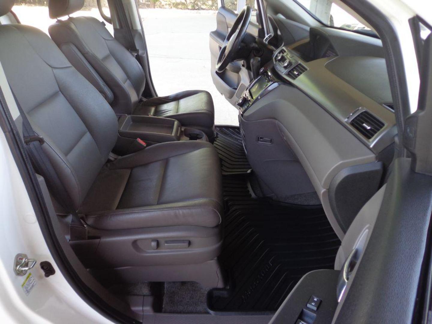 2016 WHITE HONDA ODYSSEY TOURING ELITE (5FNRL5H96GB) with an 3.5L engine, Automatic transmission, located at 6610 L St., Omaha, NE, 68117, (402) 731-7800, 41.212872, -96.014702 - 2-OWNER, CLEAN CARFAX, LOW MILEAGE, LOADED WITH OPTIONS AND NEWER TIRES! *****We have found that most customers do the majority of their shopping online before visiting a dealership. For this reason we feel it necessary to have a competitive price on our used vehicles right up front. We spend - Photo#15