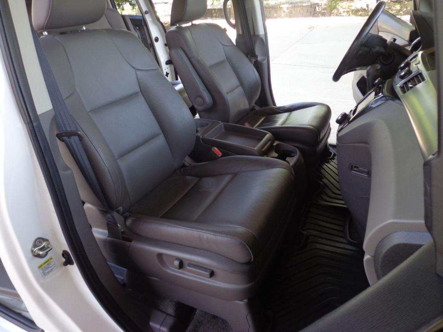 2016 WHITE HONDA ODYSSEY TOURING ELITE (5FNRL5H96GB) with an 3.5L engine, Automatic transmission, located at 6610 L St., Omaha, NE, 68117, (402) 731-7800, 41.212872, -96.014702 - 2-OWNER, CLEAN CARFAX, LOW MILEAGE, LOADED WITH OPTIONS AND NEWER TIRES! *****We have found that most customers do the majority of their shopping online before visiting a dealership. For this reason we feel it necessary to have a competitive price on our used vehicles right up front. We spend - Photo#16