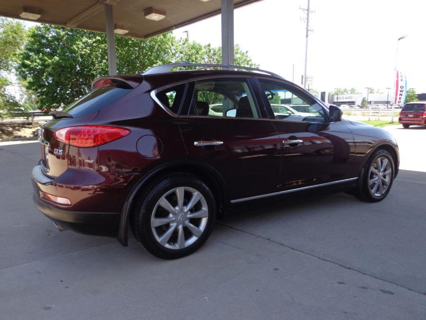 2012 MAROON INFINITI EX35 JOURNEY (JN1AJ0HRXCM) with an 3.5L engine, Automatic transmission, located at 6610 L St., Omaha, NE, 68117, (402) 731-7800, 41.212872, -96.014702 - SHARP 2-OWNER WITH A CLEAN CARFAX, LOW MILEAGE, NAV, BACKUP CAM, SUNROOF, HEATED SEATS, PREMIUM AUDIO AND NEWER TIRES! *****We have found that most customers do the majority of their shopping online before visiting a dealership. For this reason we feel it necessary to have a competitive price o - Photo#3