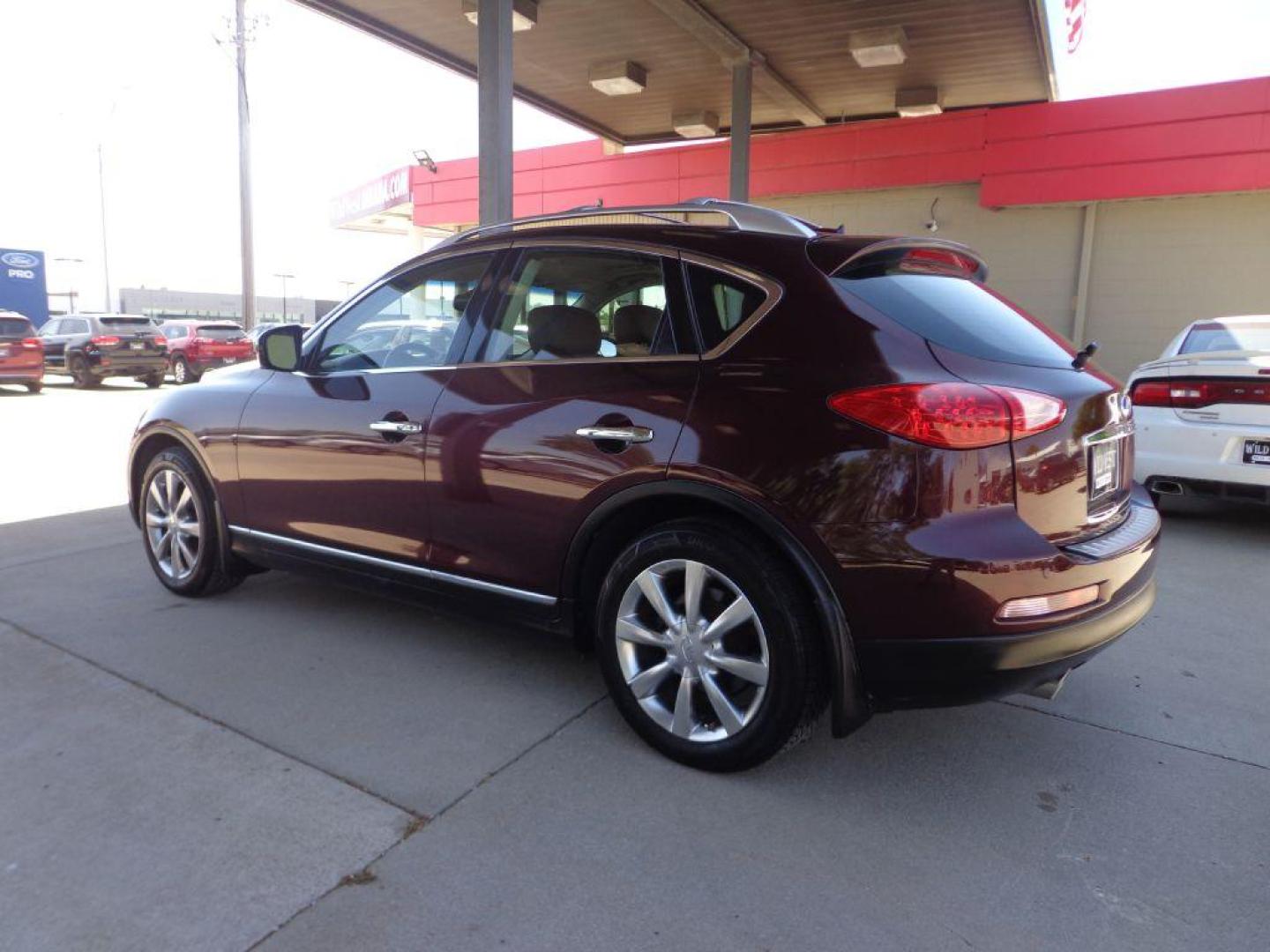 2012 MAROON INFINITI EX35 JOURNEY (JN1AJ0HRXCM) with an 3.5L engine, Automatic transmission, located at 6610 L St., Omaha, NE, 68117, (402) 731-7800, 41.212872, -96.014702 - SHARP 2-OWNER WITH A CLEAN CARFAX, LOW MILEAGE, NAV, BACKUP CAM, SUNROOF, HEATED SEATS, PREMIUM AUDIO AND NEWER TIRES! *****We have found that most customers do the majority of their shopping online before visiting a dealership. For this reason we feel it necessary to have a competitive price o - Photo#5