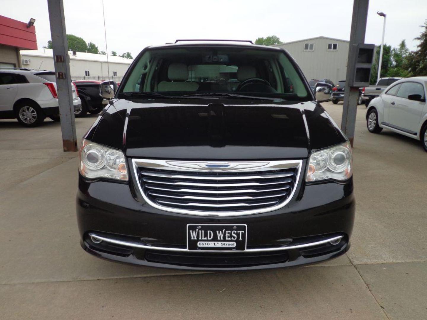 2015 BLACK CHRYSLER TOWN and COUNTRY LIMITED PLATINUM (2C4RC1GG3FR) with an 3.6L engine, Automatic transmission, located at 6610 L St., Omaha, NE, 68117, (402) 731-7800, 41.212872, -96.014702 - 2- OWNER, CLEAN CARFAX, LOW MILEAGE, LOADED WITH DUAL SCREEN REAR ENTERTAINMENT, SUNROOF, NAV, BACKUP CAM AND NEWER TIRES. *****We have found that most customers do the majority of their shopping online before visiting a dealership. For this reason we feel it necessary to have a competitive pr - Photo#2