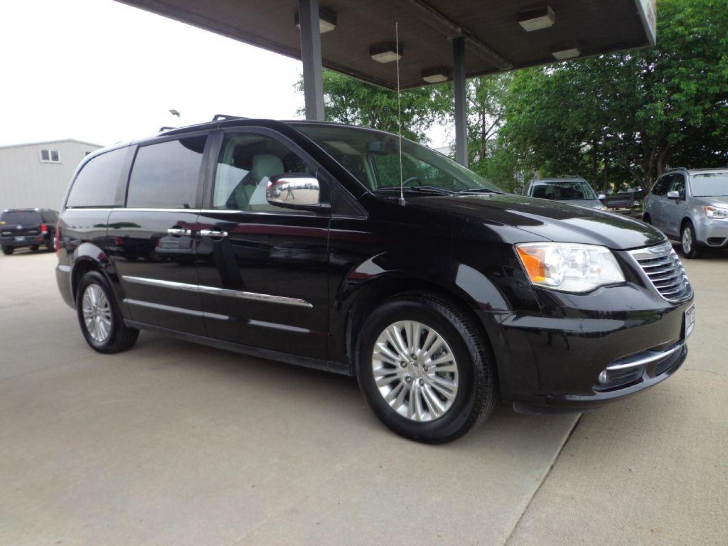 2015 BLACK CHRYSLER TOWN and COUNTRY LIMITED PLATINUM (2C4RC1GG3FR) with an 3.6L engine, Automatic transmission, located at 6610 L St., Omaha, NE, 68117, (402) 731-7800, 41.212872, -96.014702 - 2- OWNER, CLEAN CARFAX, LOW MILEAGE, LOADED WITH DUAL SCREEN REAR ENTERTAINMENT, SUNROOF, NAV, BACKUP CAM AND NEWER TIRES. *****We have found that most customers do the majority of their shopping online before visiting a dealership. For this reason we feel it necessary to have a competitive pr - Photo#3
