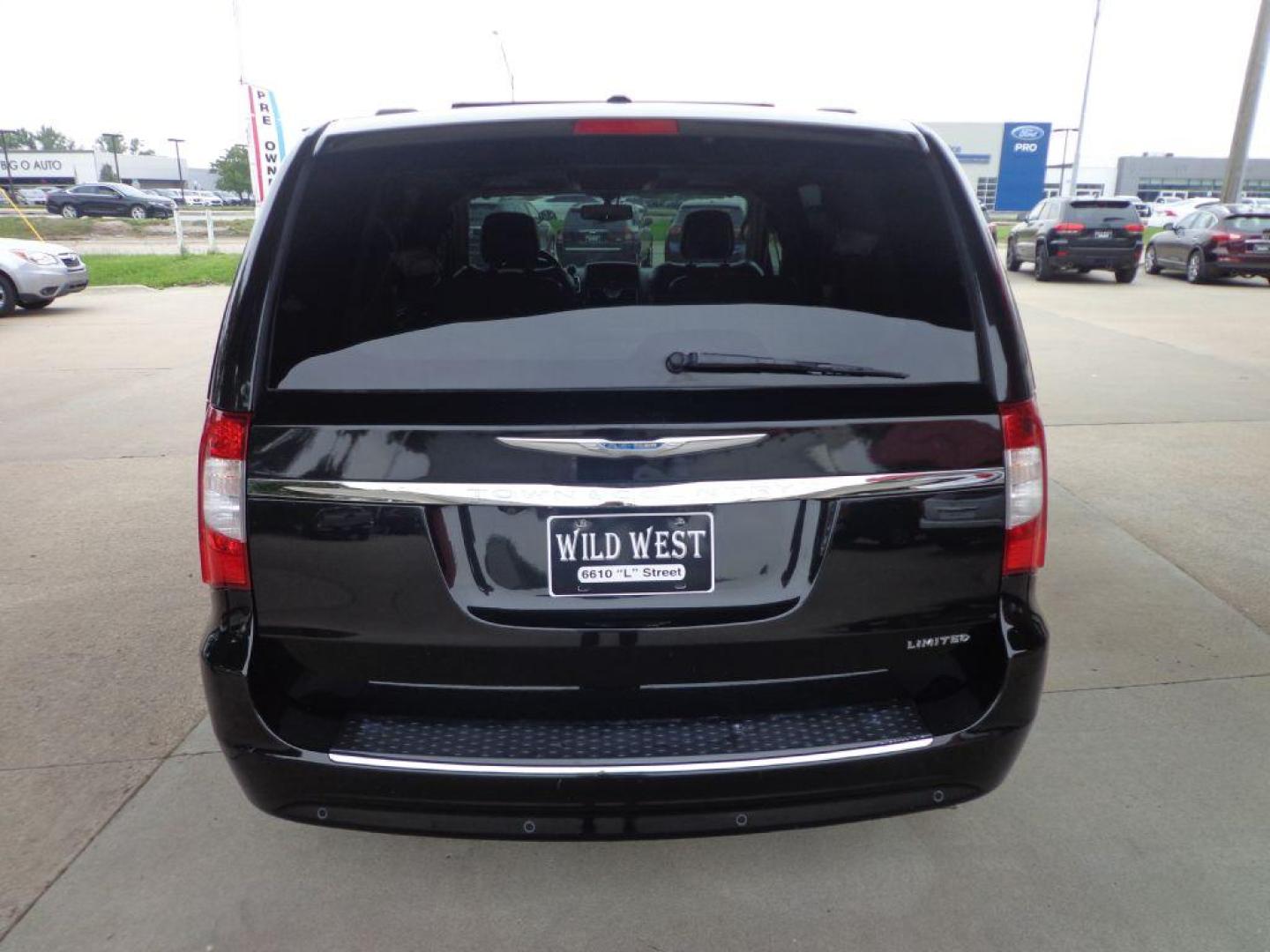 2015 BLACK CHRYSLER TOWN and COUNTRY LIMITED PLATINUM (2C4RC1GG3FR) with an 3.6L engine, Automatic transmission, located at 6610 L St., Omaha, NE, 68117, (402) 731-7800, 41.212872, -96.014702 - 2- OWNER, CLEAN CARFAX, LOW MILEAGE, LOADED WITH DUAL SCREEN REAR ENTERTAINMENT, SUNROOF, NAV, BACKUP CAM AND NEWER TIRES. *****We have found that most customers do the majority of their shopping online before visiting a dealership. For this reason we feel it necessary to have a competitive pr - Photo#5