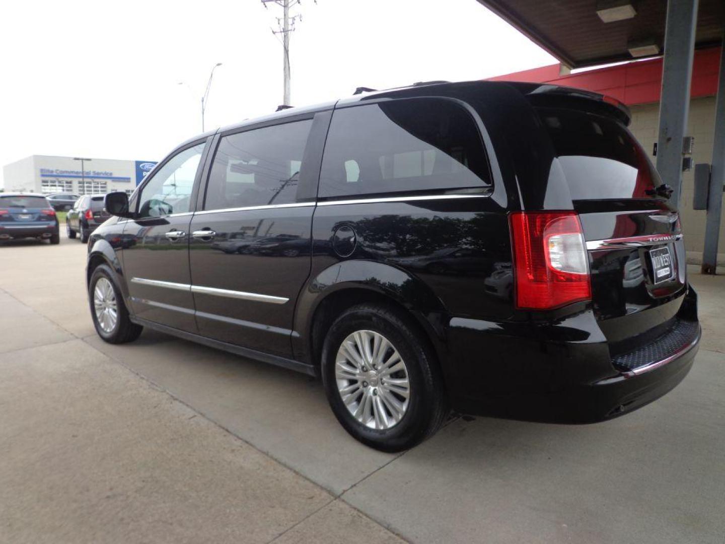 2015 BLACK CHRYSLER TOWN and COUNTRY LIMITED PLATINUM (2C4RC1GG3FR) with an 3.6L engine, Automatic transmission, located at 6610 L St., Omaha, NE, 68117, (402) 731-7800, 41.212872, -96.014702 - 2- OWNER, CLEAN CARFAX, LOW MILEAGE, LOADED WITH DUAL SCREEN REAR ENTERTAINMENT, SUNROOF, NAV, BACKUP CAM AND NEWER TIRES. *****We have found that most customers do the majority of their shopping online before visiting a dealership. For this reason we feel it necessary to have a competitive pr - Photo#6