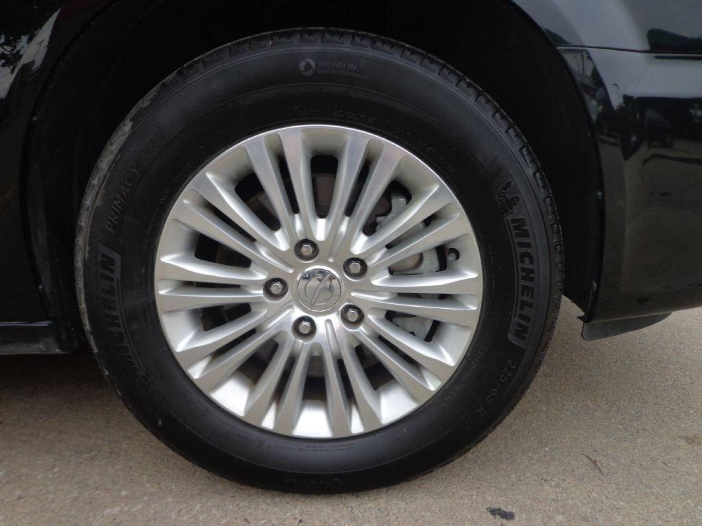 2015 BLACK CHRYSLER TOWN and COUNTRY LIMITED PLATINUM (2C4RC1GG3FR) with an 3.6L engine, Automatic transmission, located at 6610 L St., Omaha, NE, 68117, (402) 731-7800, 41.212872, -96.014702 - 2- OWNER, CLEAN CARFAX, LOW MILEAGE, LOADED WITH DUAL SCREEN REAR ENTERTAINMENT, SUNROOF, NAV, BACKUP CAM AND NEWER TIRES. *****We have found that most customers do the majority of their shopping online before visiting a dealership. For this reason we feel it necessary to have a competitive pr - Photo#9