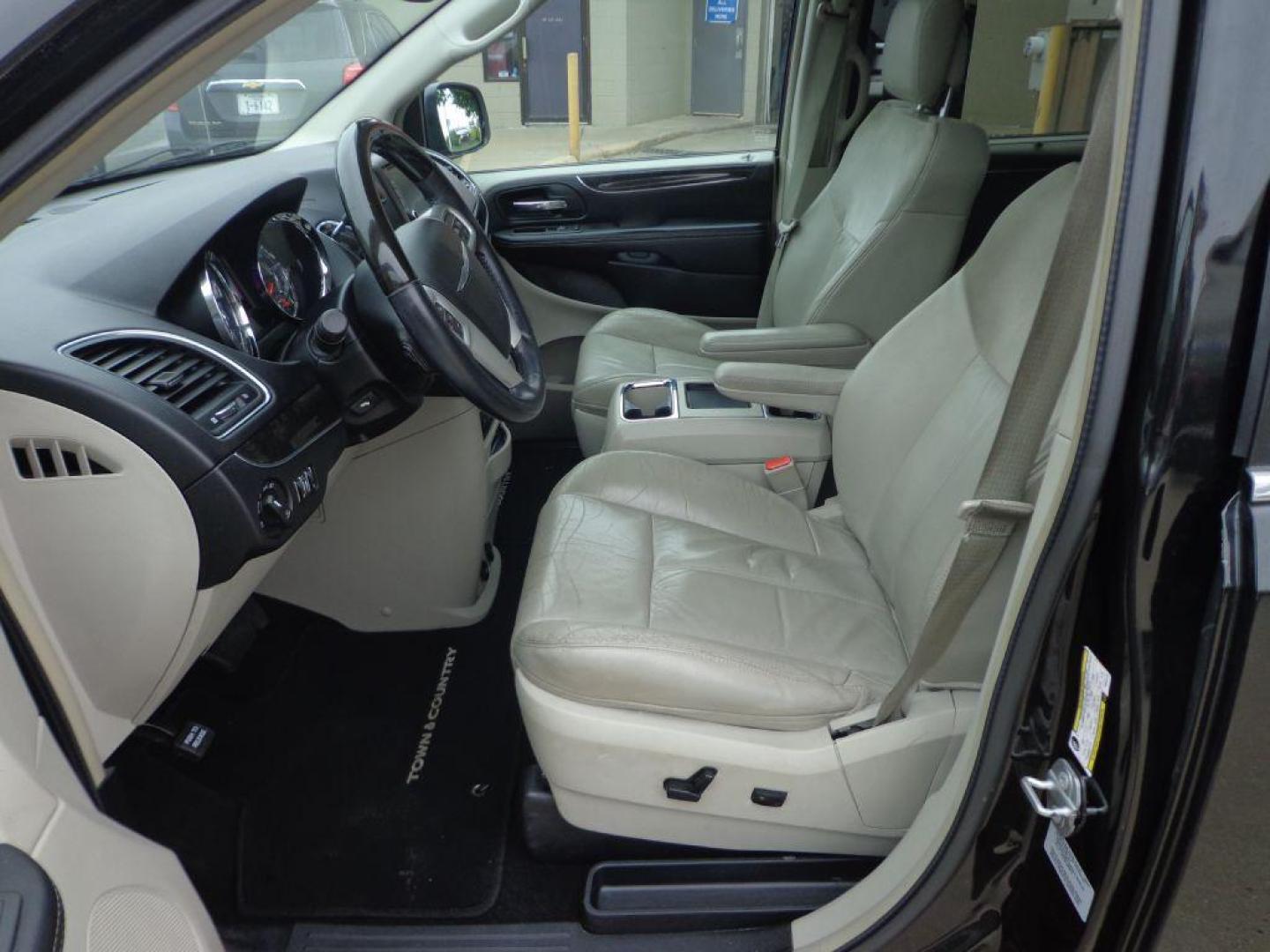 2015 BLACK CHRYSLER TOWN and COUNTRY LIMITED PLATINUM (2C4RC1GG3FR) with an 3.6L engine, Automatic transmission, located at 6610 L St., Omaha, NE, 68117, (402) 731-7800, 41.212872, -96.014702 - 2- OWNER, CLEAN CARFAX, LOW MILEAGE, LOADED WITH DUAL SCREEN REAR ENTERTAINMENT, SUNROOF, NAV, BACKUP CAM AND NEWER TIRES. *****We have found that most customers do the majority of their shopping online before visiting a dealership. For this reason we feel it necessary to have a competitive pr - Photo#13