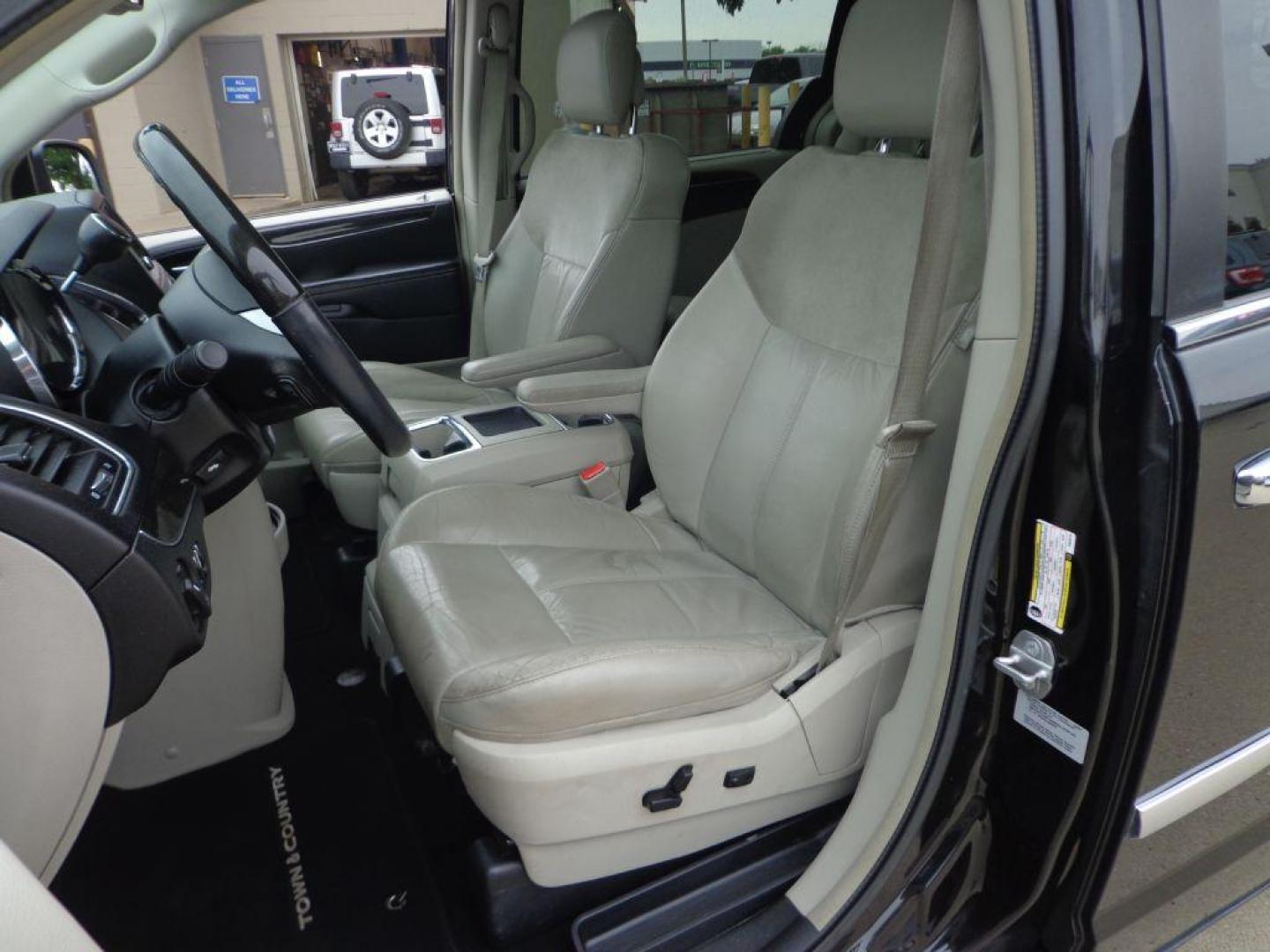2015 BLACK CHRYSLER TOWN and COUNTRY LIMITED PLATINUM (2C4RC1GG3FR) with an 3.6L engine, Automatic transmission, located at 6610 L St., Omaha, NE, 68117, (402) 731-7800, 41.212872, -96.014702 - 2- OWNER, CLEAN CARFAX, LOW MILEAGE, LOADED WITH DUAL SCREEN REAR ENTERTAINMENT, SUNROOF, NAV, BACKUP CAM AND NEWER TIRES. *****We have found that most customers do the majority of their shopping online before visiting a dealership. For this reason we feel it necessary to have a competitive pr - Photo#14