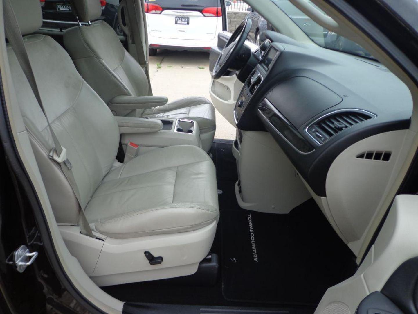 2015 BLACK CHRYSLER TOWN and COUNTRY LIMITED PLATINUM (2C4RC1GG3FR) with an 3.6L engine, Automatic transmission, located at 6610 L St., Omaha, NE, 68117, (402) 731-7800, 41.212872, -96.014702 - 2- OWNER, CLEAN CARFAX, LOW MILEAGE, LOADED WITH DUAL SCREEN REAR ENTERTAINMENT, SUNROOF, NAV, BACKUP CAM AND NEWER TIRES. *****We have found that most customers do the majority of their shopping online before visiting a dealership. For this reason we feel it necessary to have a competitive pr - Photo#16