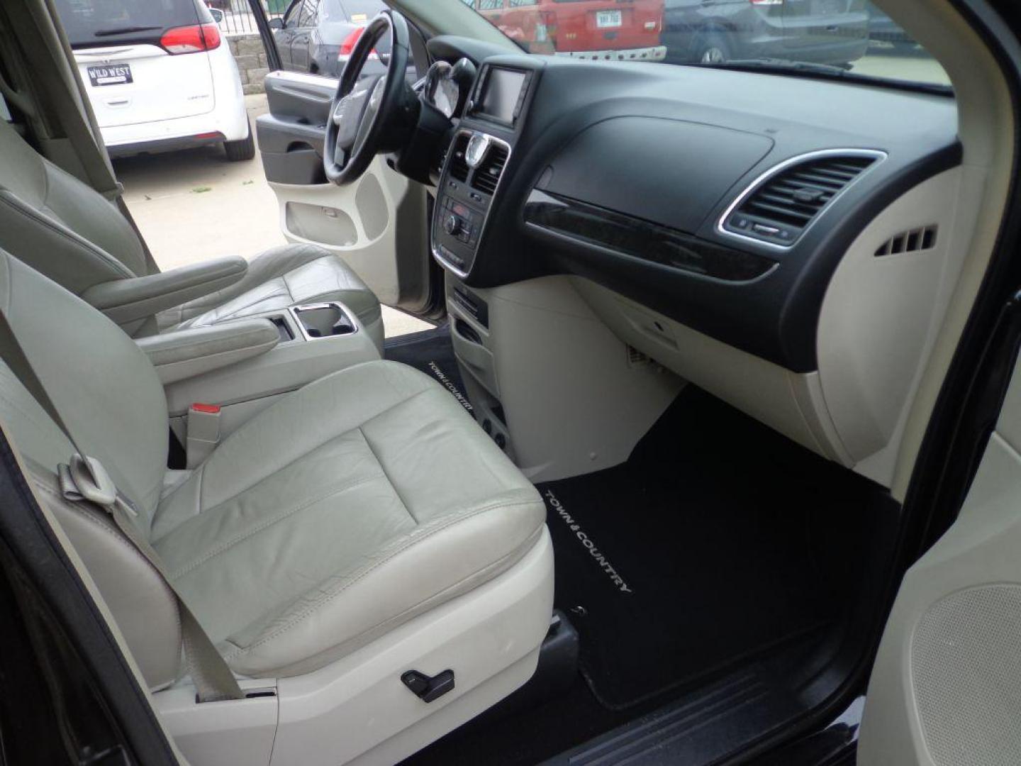 2015 BLACK CHRYSLER TOWN and COUNTRY LIMITED PLATINUM (2C4RC1GG3FR) with an 3.6L engine, Automatic transmission, located at 6610 L St., Omaha, NE, 68117, (402) 731-7800, 41.212872, -96.014702 - 2- OWNER, CLEAN CARFAX, LOW MILEAGE, LOADED WITH DUAL SCREEN REAR ENTERTAINMENT, SUNROOF, NAV, BACKUP CAM AND NEWER TIRES. *****We have found that most customers do the majority of their shopping online before visiting a dealership. For this reason we feel it necessary to have a competitive pr - Photo#18