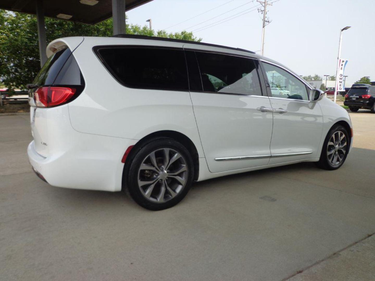 2017 WHITE CHRYSLER PACIFICA LIMITED (2C4RC1GG4HR) with an 3.6L engine, Automatic transmission, located at 6610 L St., Omaha, NE, 68117, (402) 731-7800, 41.212872, -96.014702 - 1-OWNER, CLEAN CARFAX, LOW MILEAGE, PANORAMIC ROOF, REAR ENTERTAINMENT, PREMIUM AUDIO, BLIND SPOT, PARK SENCE, COOLED FRONT SEATS, NEWER TIRES AND MUCH MORE! *****We have found that most customers do the majority of their shopping online before visiting a dealership. For this reason we feel it - Photo#3