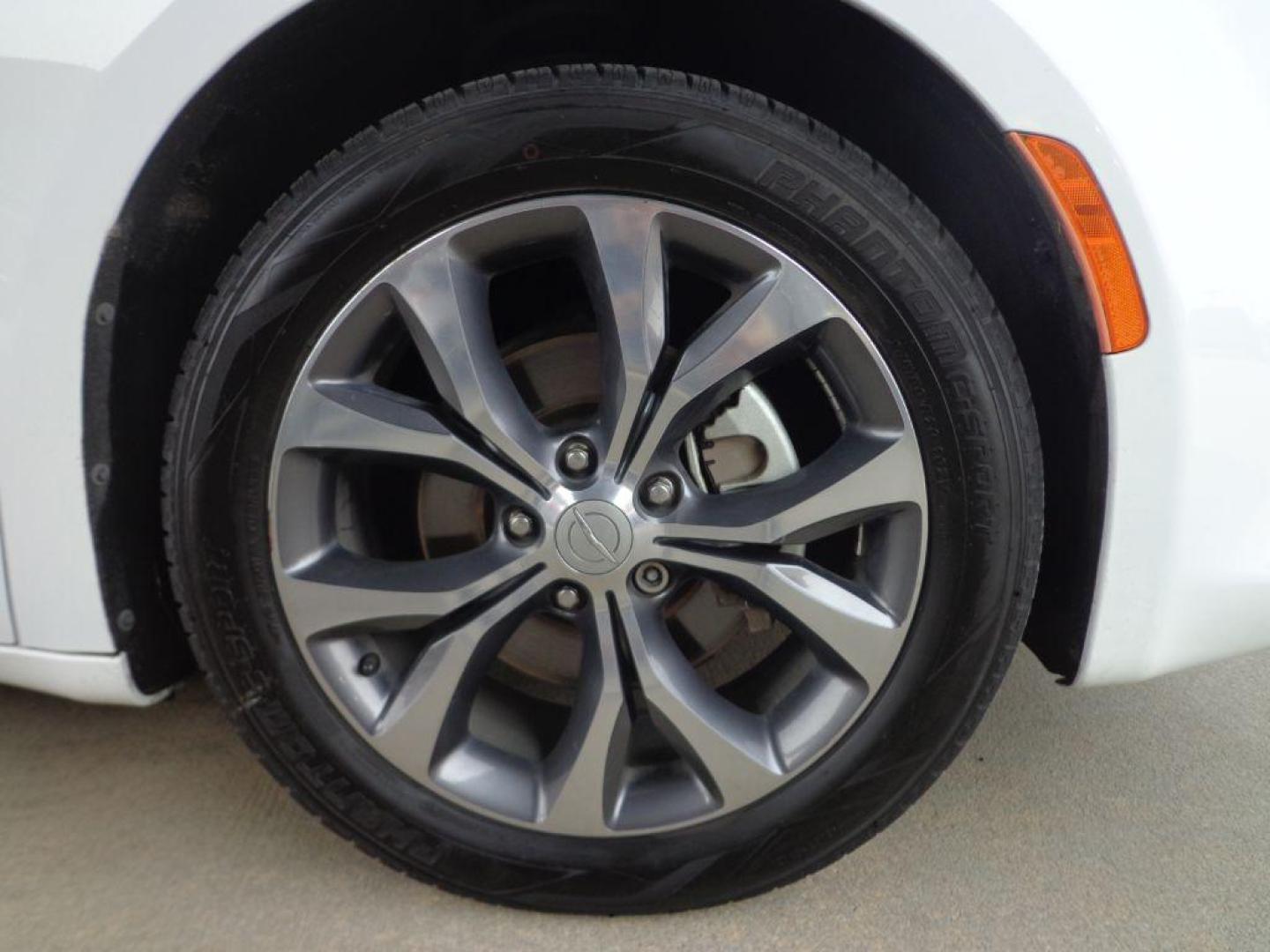 2017 WHITE CHRYSLER PACIFICA LIMITED (2C4RC1GG4HR) with an 3.6L engine, Automatic transmission, located at 6610 L St., Omaha, NE, 68117, (402) 731-7800, 41.212872, -96.014702 - 1-OWNER, CLEAN CARFAX, LOW MILEAGE, PANORAMIC ROOF, REAR ENTERTAINMENT, PREMIUM AUDIO, BLIND SPOT, PARK SENCE, COOLED FRONT SEATS, NEWER TIRES AND MUCH MORE! *****We have found that most customers do the majority of their shopping online before visiting a dealership. For this reason we feel it - Photo#8