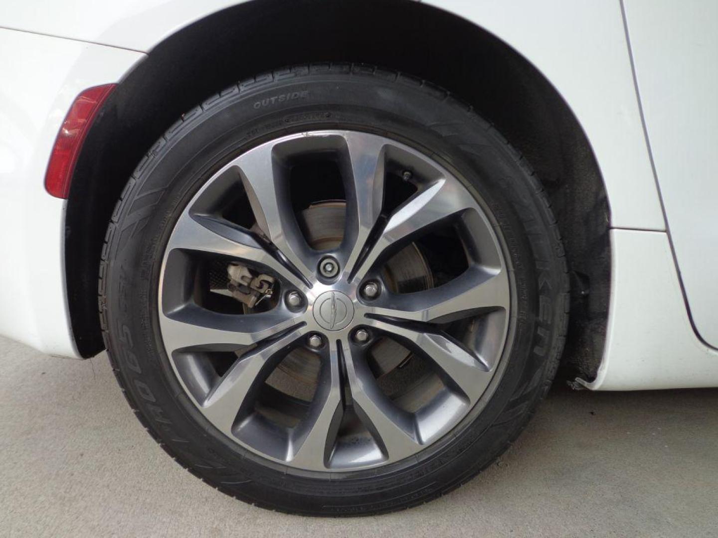 2017 WHITE CHRYSLER PACIFICA LIMITED (2C4RC1GG4HR) with an 3.6L engine, Automatic transmission, located at 6610 L St., Omaha, NE, 68117, (402) 731-7800, 41.212872, -96.014702 - 1-OWNER, CLEAN CARFAX, LOW MILEAGE, PANORAMIC ROOF, REAR ENTERTAINMENT, PREMIUM AUDIO, BLIND SPOT, PARK SENCE, COOLED FRONT SEATS, NEWER TIRES AND MUCH MORE! *****We have found that most customers do the majority of their shopping online before visiting a dealership. For this reason we feel it - Photo#9