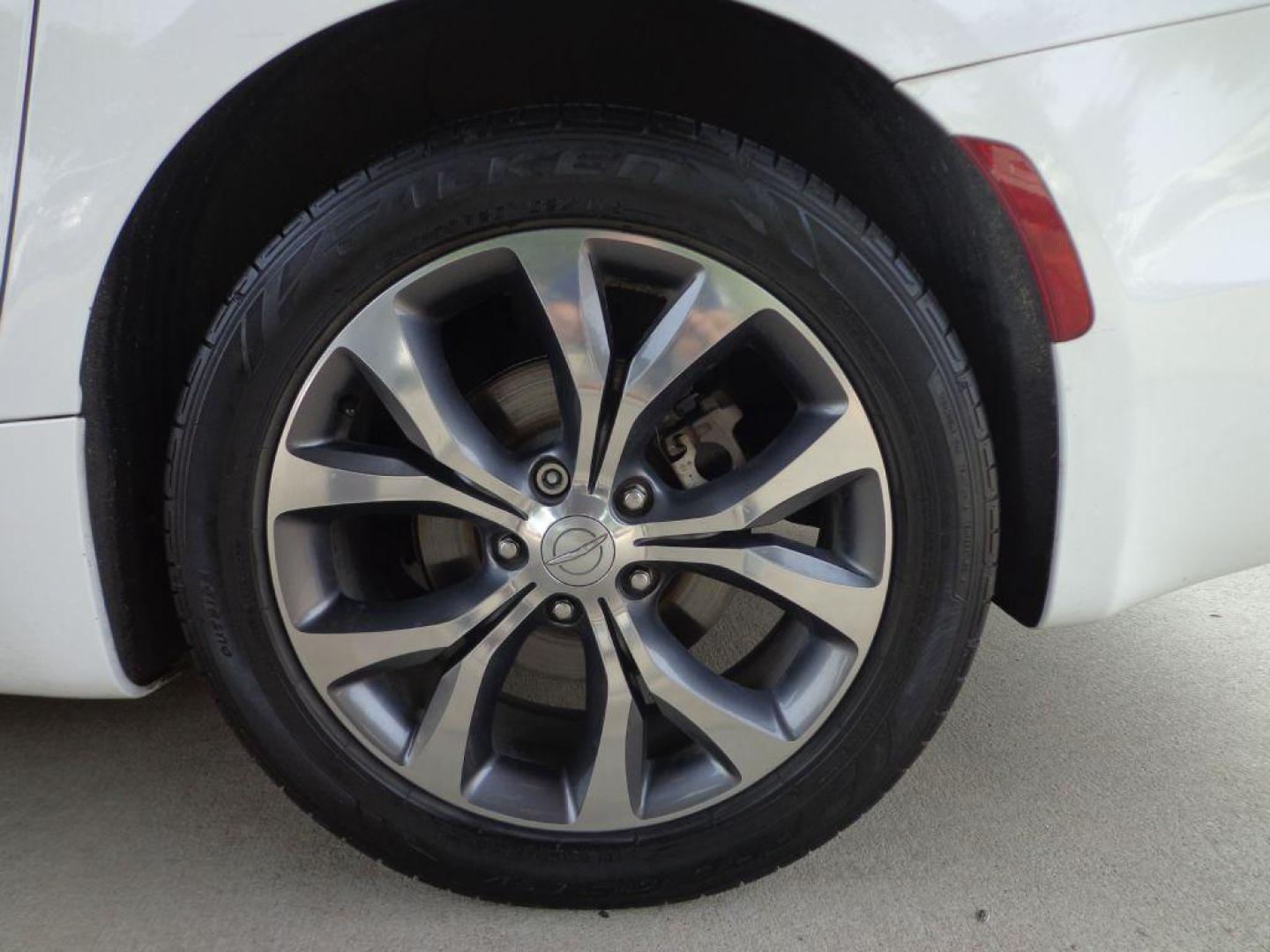2017 WHITE CHRYSLER PACIFICA LIMITED (2C4RC1GG4HR) with an 3.6L engine, Automatic transmission, located at 6610 L St., Omaha, NE, 68117, (402) 731-7800, 41.212872, -96.014702 - 1-OWNER, CLEAN CARFAX, LOW MILEAGE, PANORAMIC ROOF, REAR ENTERTAINMENT, PREMIUM AUDIO, BLIND SPOT, PARK SENCE, COOLED FRONT SEATS, NEWER TIRES AND MUCH MORE! *****We have found that most customers do the majority of their shopping online before visiting a dealership. For this reason we feel it - Photo#10