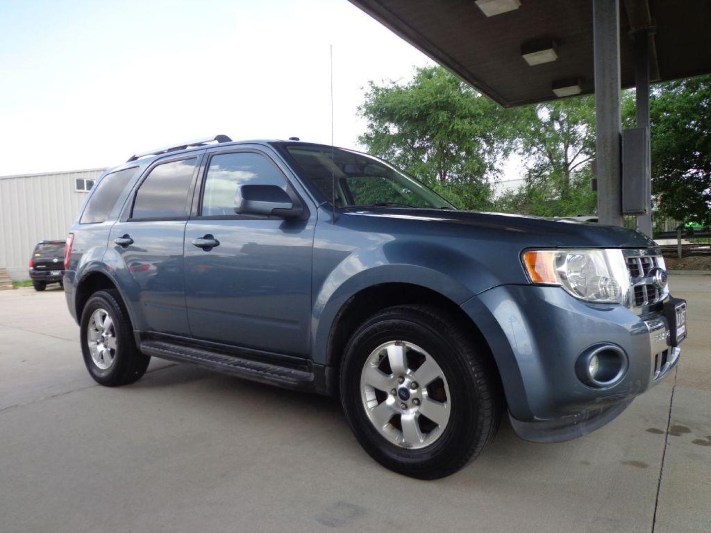 2012 BLUE FORD ESCAPE LIMITED (1FMCU9E75CK) with an 2.5L engine, Automatic transmission, located at 6610 L St., Omaha, NE, 68117, (402) 731-7800, 41.212872, -96.014702 - 1-OWNER, CLEAN CARFAX, LOW MILEAGE, SUNROOF, BACKUP CAM AND NEWER TIRES! *****We have found that most customers do the majority of their shopping online before visiting a dealership. For this reason we feel it necessary to have a competitive price on our used vehicles right up front. We spend - Photo#2