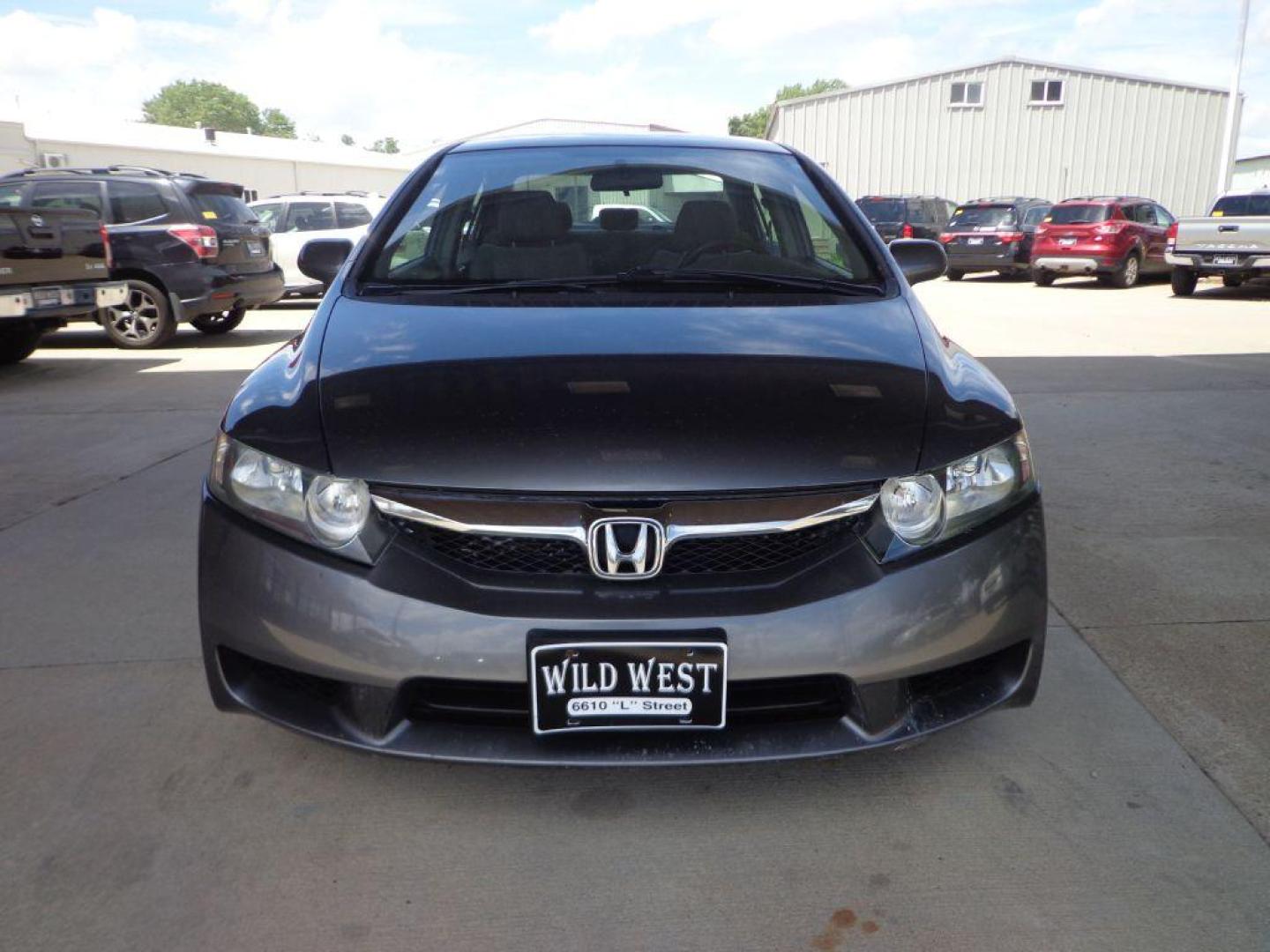 2009 GRAY HONDA CIVIC LX (19XFA16539E) with an 1.8L engine, Automatic transmission, located at 6610 L St., Omaha, NE, 68117, (402) 731-7800, 41.212872, -96.014702 - 2-OWNER TRADE-IN, CLEAN CARFAX, PRE-INSPECTED, RUNS AND DRIVES GREAT! *****We have found that most customers do the majority of their shopping online before visiting a dealership. For this reason we feel it necessary to have a competitive price on our used vehicles right up front. We spend tim - Photo#1