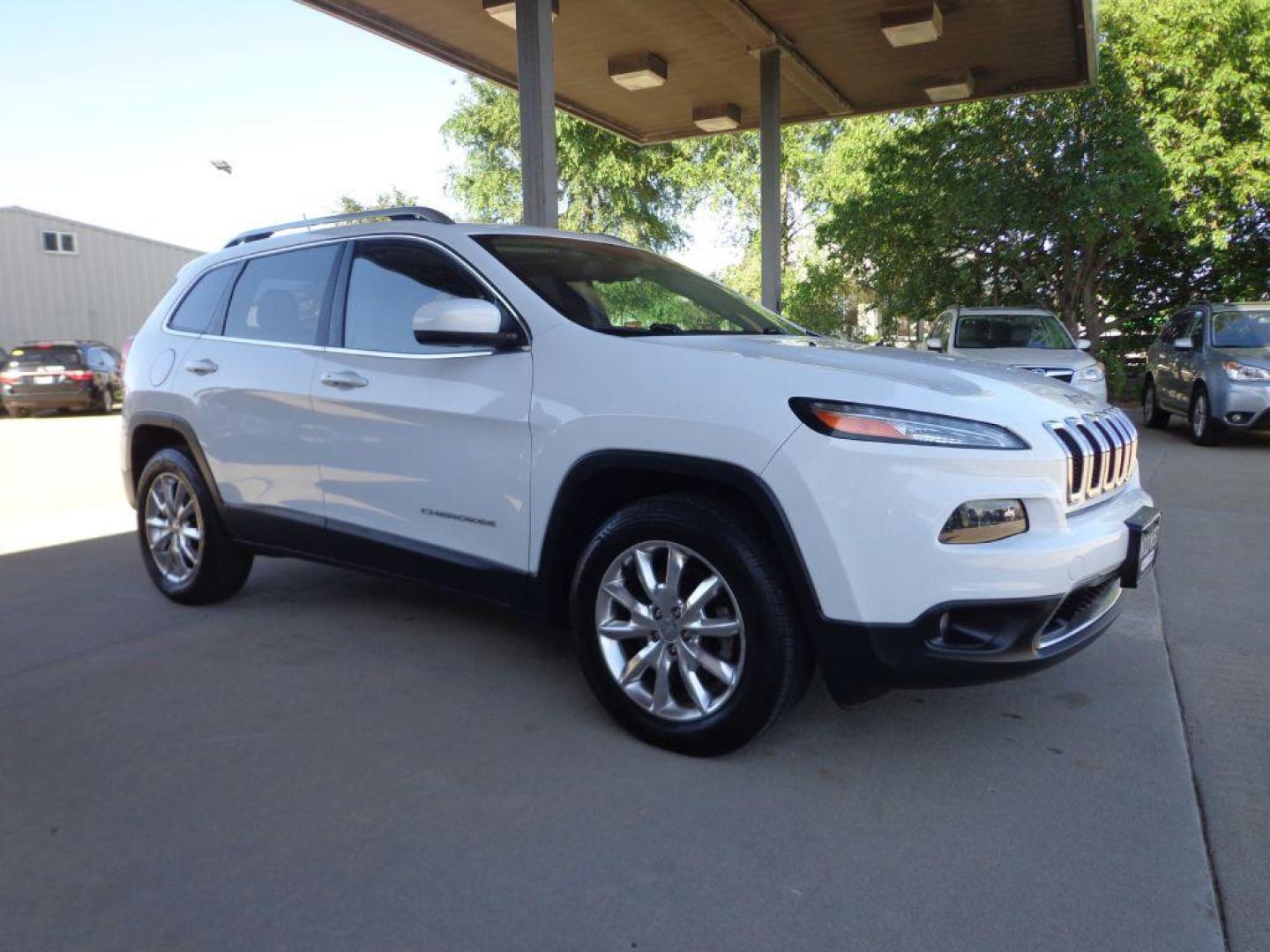 2015 WHITE JEEP CHEROKEE LIMITED (1C4PJMDS8FW) with an 3.2L engine, Automatic transmission, located at 6610 L St., Omaha, NE, 68117, (402) 731-7800, 41.212872, -96.014702 - LIMITED WITH LOW MILEAGE, A CLEAN CARFAX, PANORAMIC ROOF, NAV, BACKUP CAM, NEWER TIRES AND MUCH MORE! *****We have found that most customers do the majority of their shopping online before visiting a dealership. For this reason we feel it necessary to have a competitive price on our used vehi - Photo#2