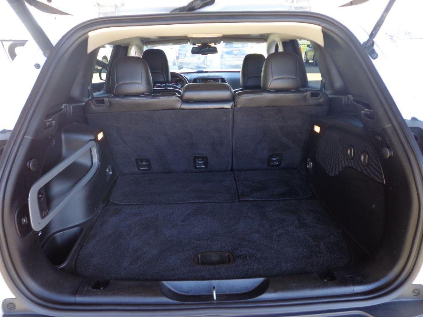 2015 WHITE JEEP CHEROKEE LIMITED (1C4PJMDS8FW) with an 3.2L engine, Automatic transmission, located at 6610 L St., Omaha, NE, 68117, (402) 731-7800, 41.212872, -96.014702 - LIMITED WITH LOW MILEAGE, A CLEAN CARFAX, PANORAMIC ROOF, NAV, BACKUP CAM, NEWER TIRES AND MUCH MORE! *****We have found that most customers do the majority of their shopping online before visiting a dealership. For this reason we feel it necessary to have a competitive price on our used vehi - Photo#18