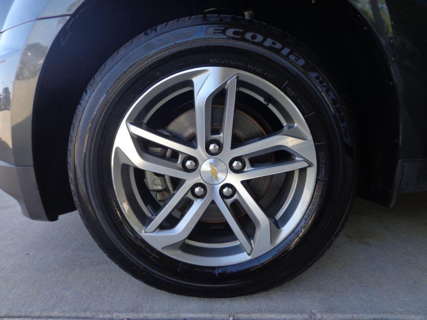 2017 GRAY CHEVROLET EQUINOX PREMIER (2GNFLGE33H6) with an 3.6L engine, Automatic transmission, located at 6610 L St., Omaha, NE, 68117, (402) 731-7800, 41.212872, -96.014702 - THIS VEHICLE HAS A CLEAN TITLE WITH A FREE CARFAX PROVIDED! SHARP LOW MILE PREMIER MODEL WITH A CLEAN CARFAX, HEATED LEATHER, SUNROOF, BLIND SPOT ASSIST, PREMIUM AUDIO AND NEWER TIRES! *****We have found that most customers do the majority of their shopping online before visiting a dealership. - Photo#7