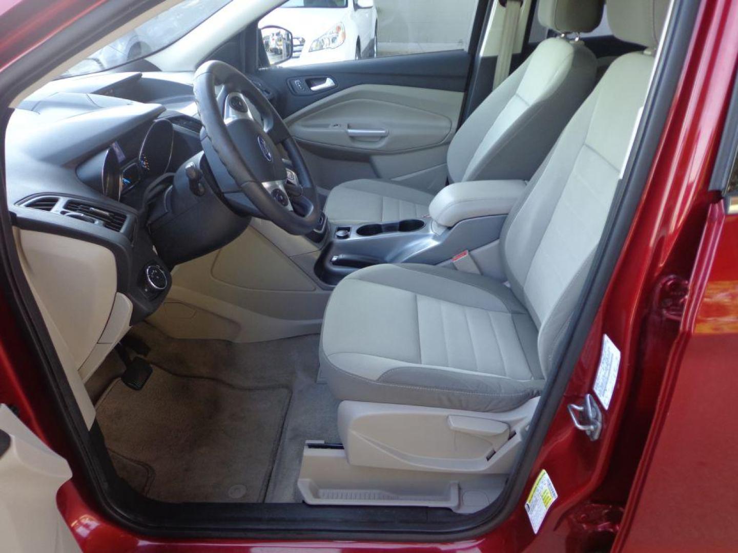 2013 RED FORD ESCAPE SE (1FMCU9G9XDU) with an 2.0L engine, Automatic transmission, located at 6610 L St., Omaha, NE, 68117, (402) 731-7800, 41.212872, -96.014702 - FRESH TRADE-IN WITH A CLEAN CARFAX, PRE-INSPECTED READY TO GO! *****We have found that most customers do the majority of their shopping online before visiting a dealership. For this reason we feel it necessary to have a competitive price on our used vehicles right up front. We spend time resear - Photo#8
