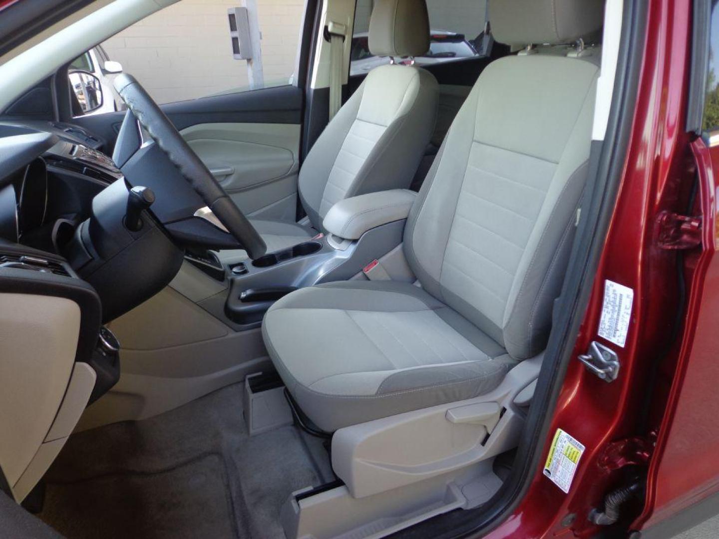 2013 RED FORD ESCAPE SE (1FMCU9G9XDU) with an 2.0L engine, Automatic transmission, located at 6610 L St., Omaha, NE, 68117, (402) 731-7800, 41.212872, -96.014702 - FRESH TRADE-IN WITH A CLEAN CARFAX, PRE-INSPECTED READY TO GO! *****We have found that most customers do the majority of their shopping online before visiting a dealership. For this reason we feel it necessary to have a competitive price on our used vehicles right up front. We spend time resear - Photo#9