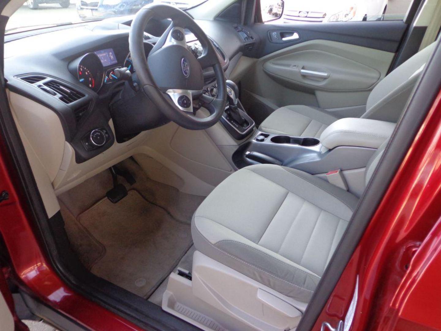 2013 RED FORD ESCAPE SE (1FMCU9G9XDU) with an 2.0L engine, Automatic transmission, located at 6610 L St., Omaha, NE, 68117, (402) 731-7800, 41.212872, -96.014702 - FRESH TRADE-IN WITH A CLEAN CARFAX, PRE-INSPECTED READY TO GO! *****We have found that most customers do the majority of their shopping online before visiting a dealership. For this reason we feel it necessary to have a competitive price on our used vehicles right up front. We spend time resear - Photo#10