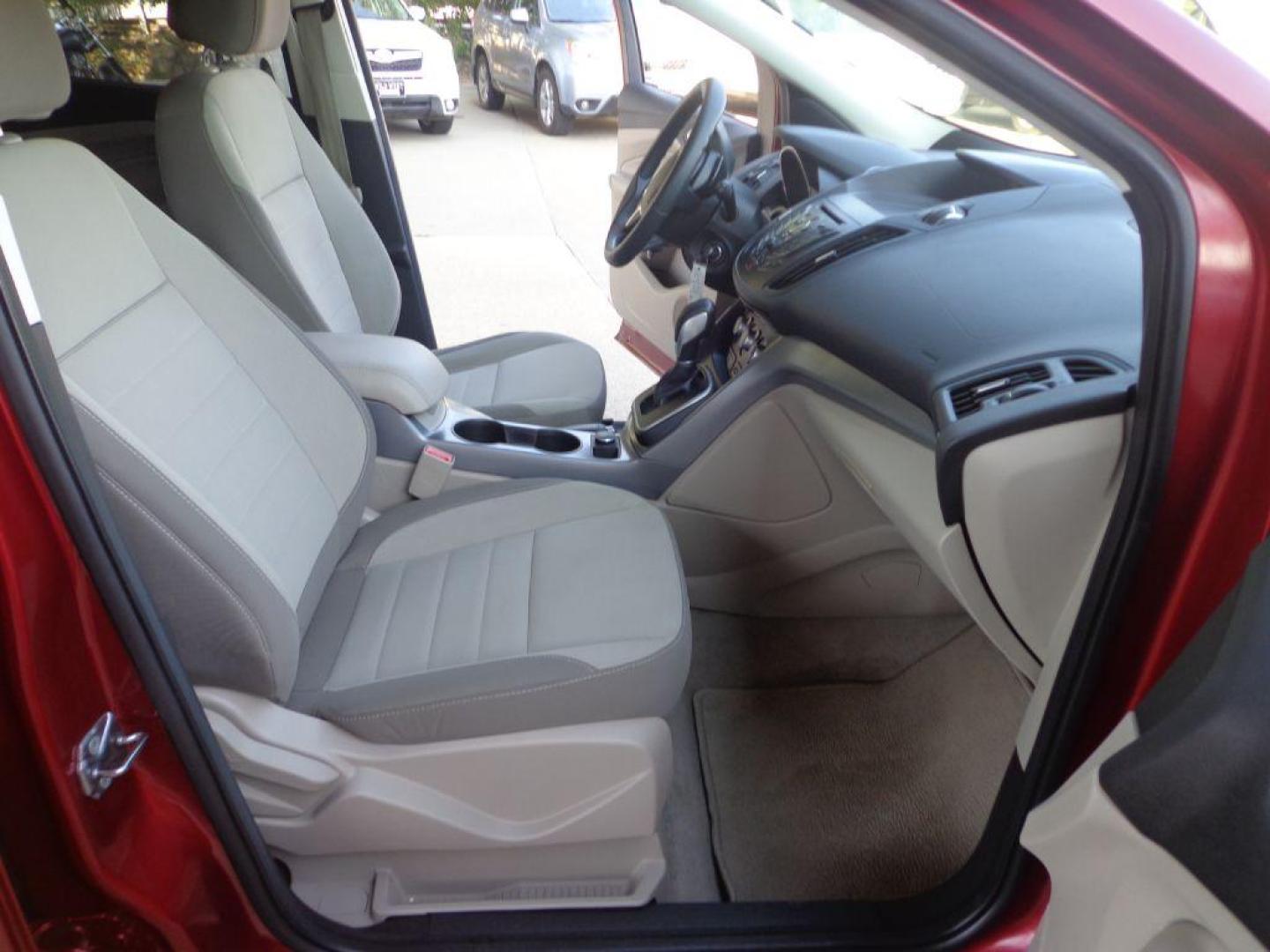 2013 RED FORD ESCAPE SE (1FMCU9G9XDU) with an 2.0L engine, Automatic transmission, located at 6610 L St., Omaha, NE, 68117, (402) 731-7800, 41.212872, -96.014702 - FRESH TRADE-IN WITH A CLEAN CARFAX, PRE-INSPECTED READY TO GO! *****We have found that most customers do the majority of their shopping online before visiting a dealership. For this reason we feel it necessary to have a competitive price on our used vehicles right up front. We spend time resear - Photo#11