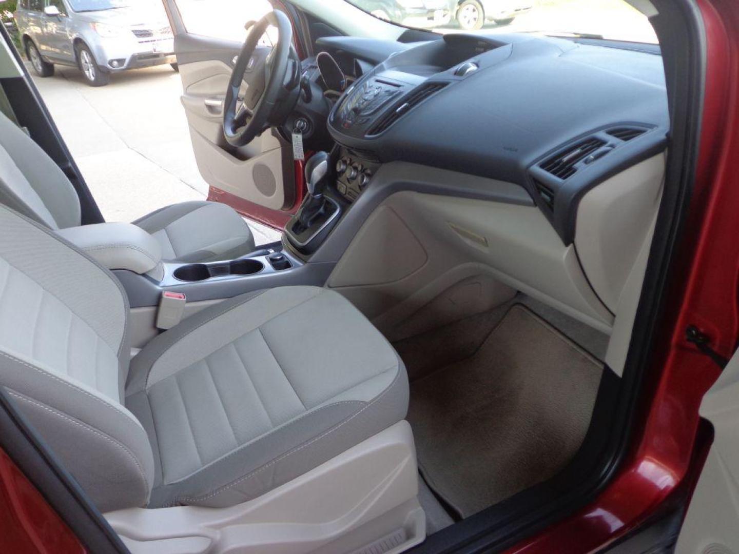 2013 RED FORD ESCAPE SE (1FMCU9G9XDU) with an 2.0L engine, Automatic transmission, located at 6610 L St., Omaha, NE, 68117, (402) 731-7800, 41.212872, -96.014702 - FRESH TRADE-IN WITH A CLEAN CARFAX, PRE-INSPECTED READY TO GO! *****We have found that most customers do the majority of their shopping online before visiting a dealership. For this reason we feel it necessary to have a competitive price on our used vehicles right up front. We spend time resear - Photo#13