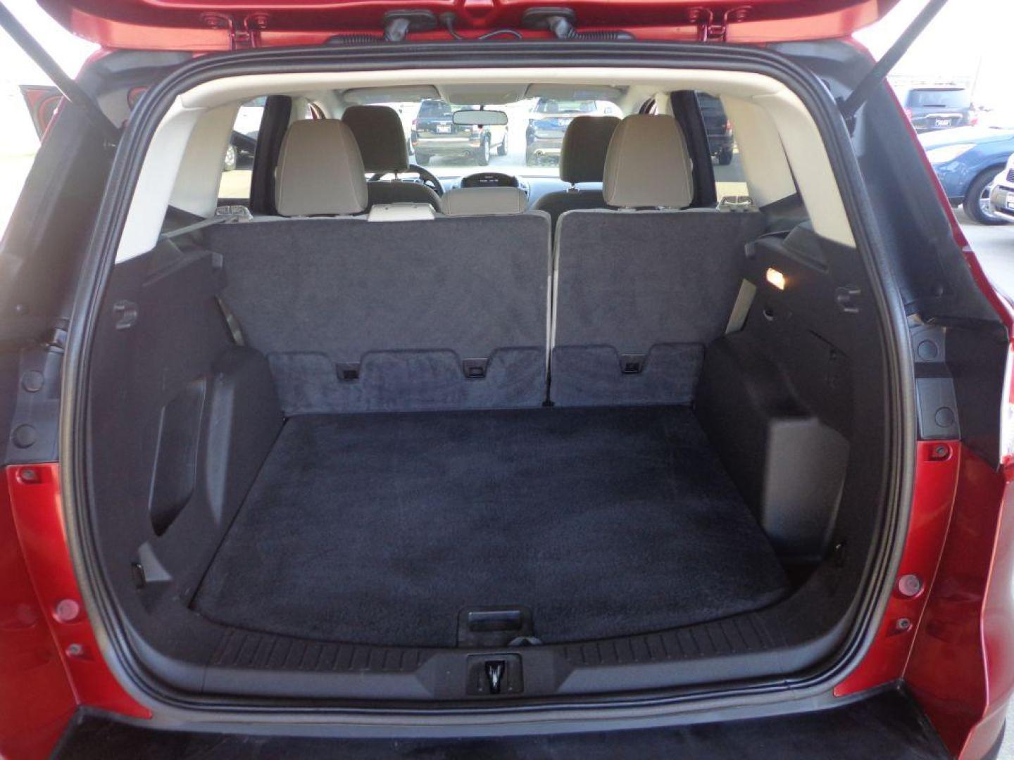 2013 RED FORD ESCAPE SE (1FMCU9G9XDU) with an 2.0L engine, Automatic transmission, located at 6610 L St., Omaha, NE, 68117, (402) 731-7800, 41.212872, -96.014702 - FRESH TRADE-IN WITH A CLEAN CARFAX, PRE-INSPECTED READY TO GO! *****We have found that most customers do the majority of their shopping online before visiting a dealership. For this reason we feel it necessary to have a competitive price on our used vehicles right up front. We spend time resear - Photo#15