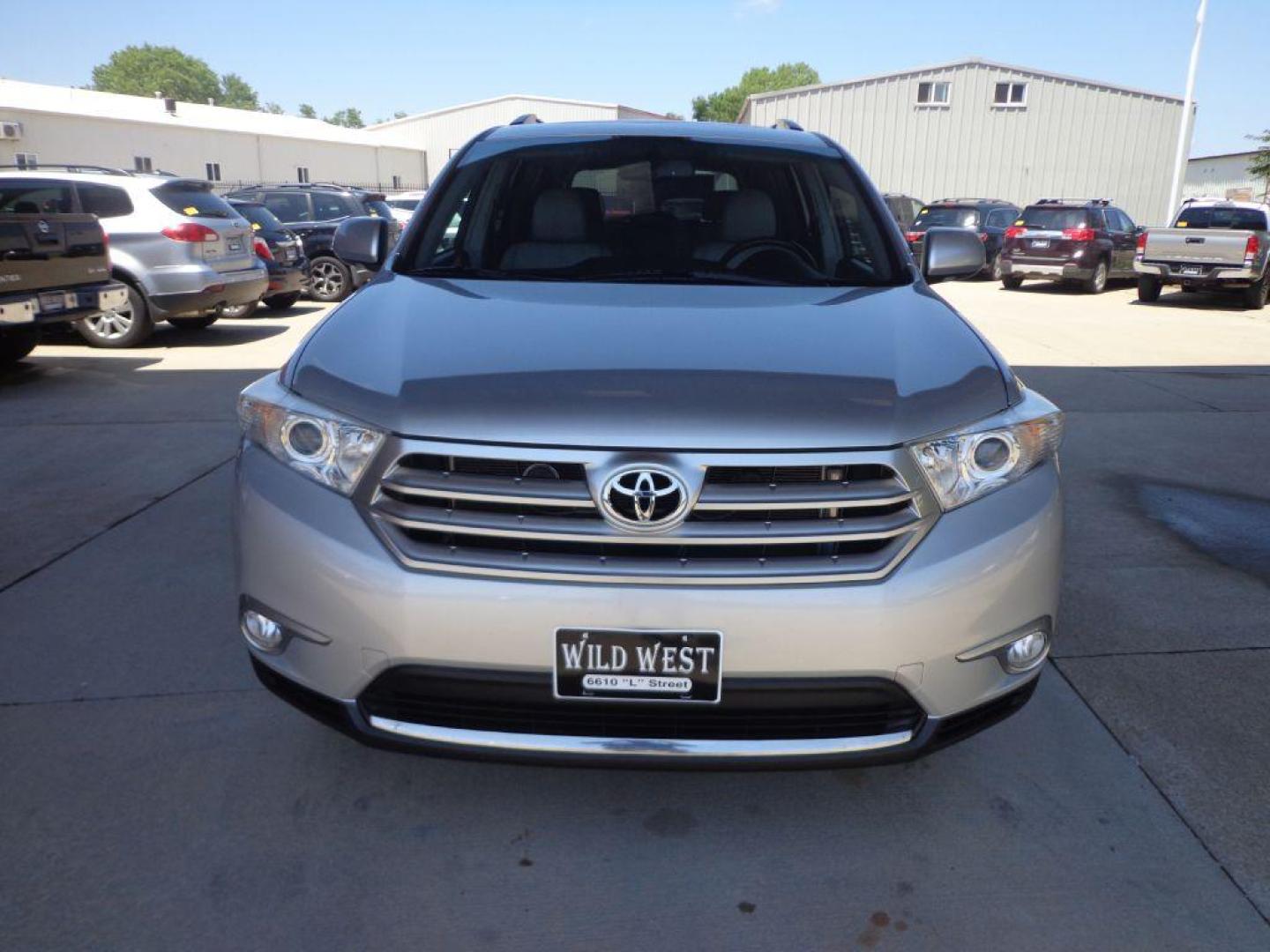 2012 SILVER TOYOTA HIGHLANDER LIMITED (5TDDK3EH2CS) with an 3.5L engine, Automatic transmission, located at 6610 L St., Omaha, NE, 68117, (402) 731-7800, 41.212872, -96.014702 - THIS VEHICLE HAS A CLEAN TITLE WITH A FREE CARFAX PROVIDED! 2-OWNER, CLEAN CARFAX, LOW MILEAGE, 3RD ROW SEATING, HEATED SEATS, SUNROOF, NAV, BACKUP CAM AND NEWER TIRES! *****We have found that most customers do the majority of their shopping online before visiting a dealership. For this reas - Photo#1