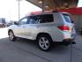 2012 SILVER TOYOTA HIGHLANDER LIMITED (5TDDK3EH2CS) with an 3.5L engine, Automatic transmission, located at 6610 L St., Omaha, NE, 68117, (402) 731-7800, 41.212872, -96.014702 - THIS VEHICLE HAS A CLEAN TITLE WITH A FREE CARFAX PROVIDED! 2-OWNER, CLEAN CARFAX, LOW MILEAGE, 3RD ROW SEATING, HEATED SEATS, SUNROOF, NAV, BACKUP CAM AND NEWER TIRES! *****We have found that most customers do the majority of their shopping online before visiting a dealership. For this reas - Photo#5