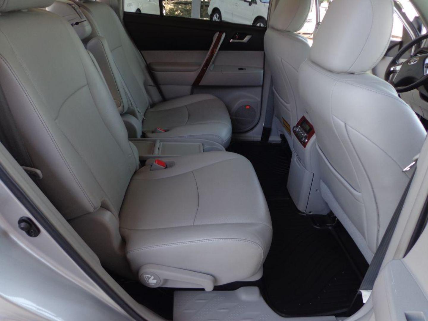 2012 SILVER TOYOTA HIGHLANDER LIMITED (5TDDK3EH2CS) with an 3.5L engine, Automatic transmission, located at 6610 L St., Omaha, NE, 68117, (402) 731-7800, 41.212872, -96.014702 - THIS VEHICLE HAS A CLEAN TITLE WITH A FREE CARFAX PROVIDED! 2-OWNER, CLEAN CARFAX, LOW MILEAGE, 3RD ROW SEATING, HEATED SEATS, SUNROOF, NAV, BACKUP CAM AND NEWER TIRES! *****We have found that most customers do the majority of their shopping online before visiting a dealership. For this reas - Photo#14