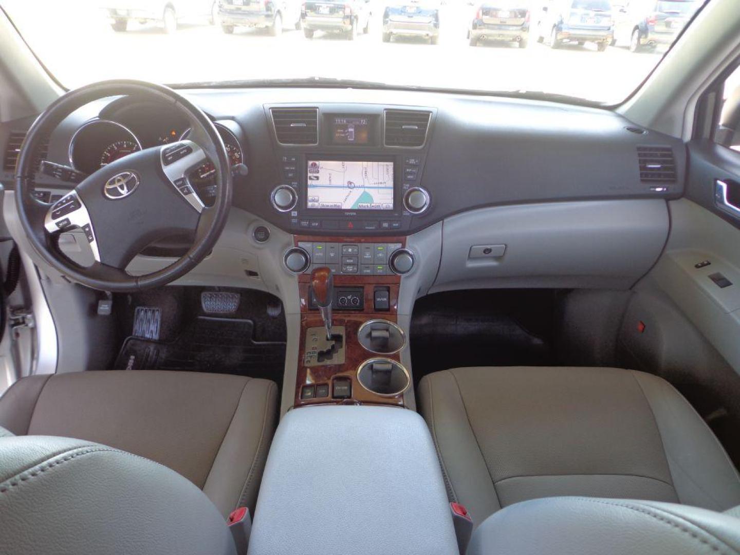 2012 SILVER TOYOTA HIGHLANDER LIMITED (5TDDK3EH2CS) with an 3.5L engine, Automatic transmission, located at 6610 L St., Omaha, NE, 68117, (402) 731-7800, 41.212872, -96.014702 - THIS VEHICLE HAS A CLEAN TITLE WITH A FREE CARFAX PROVIDED! 2-OWNER, CLEAN CARFAX, LOW MILEAGE, 3RD ROW SEATING, HEATED SEATS, SUNROOF, NAV, BACKUP CAM AND NEWER TIRES! *****We have found that most customers do the majority of their shopping online before visiting a dealership. For this reas - Photo#18