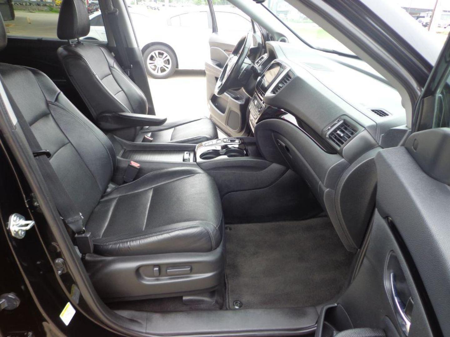 2016 BLACK HONDA PILOT ELITE (5FNYF6H03GB) with an 3.5L engine, Automatic transmission, located at 6610 L St., Omaha, NE, 68117, (402) 731-7800, 41.212872, -96.014702 - SHARP 2-OWNER, CLEAN CARFAX, ELITE MODEL LOADED WITH OPTONS AND NEWER TIRES! *****We have found that most customers do the majority of their shopping online before visiting a dealership. For this reason we feel it necessary to have a competitive price on our used vehicles right up front. We s - Photo#15