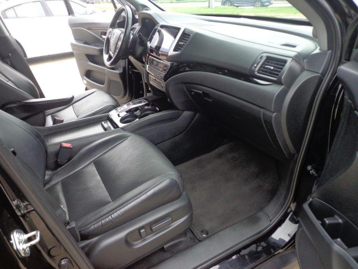 2016 BLACK HONDA PILOT ELITE (5FNYF6H03GB) with an 3.5L engine, Automatic transmission, located at 6610 L St., Omaha, NE, 68117, (402) 731-7800, 41.212872, -96.014702 - SHARP 2-OWNER, CLEAN CARFAX, ELITE MODEL LOADED WITH OPTONS AND NEWER TIRES! *****We have found that most customers do the majority of their shopping online before visiting a dealership. For this reason we feel it necessary to have a competitive price on our used vehicles right up front. We s - Photo#17
