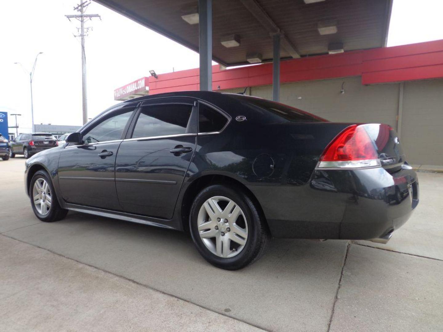 2014 GRAY CHEVROLET IMPALA LIMITED LT (2G1WB5E39E1) with an 3.6L engine, Automatic transmission, located at 6610 L St., Omaha, NE, 68117, (402) 731-7800, 41.212872, -96.014702 - LOW MILEAGE IMPALA WITH A CLEAN CARFAX, LOW MILEAGE, SUNROOF AND NEWER TIRES! *****We have found that most customers do the majority of their shopping online before visiting a dealership. For this reason we feel it necessary to have a competitive price on our used vehicles right up front. We - Photo#5