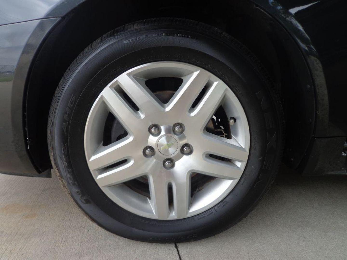 2014 GRAY CHEVROLET IMPALA LIMITED LT (2G1WB5E39E1) with an 3.6L engine, Automatic transmission, located at 6610 L St., Omaha, NE, 68117, (402) 731-7800, 41.212872, -96.014702 - LOW MILEAGE IMPALA WITH A CLEAN CARFAX, LOW MILEAGE, SUNROOF AND NEWER TIRES! *****We have found that most customers do the majority of their shopping online before visiting a dealership. For this reason we feel it necessary to have a competitive price on our used vehicles right up front. We - Photo#7