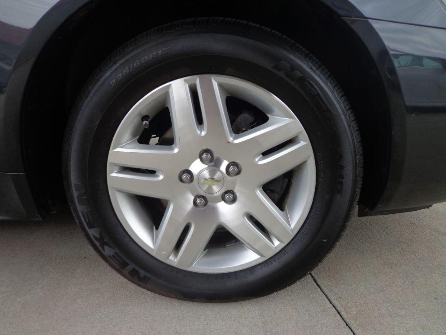2014 GRAY CHEVROLET IMPALA LIMITED LT (2G1WB5E39E1) with an 3.6L engine, Automatic transmission, located at 6610 L St., Omaha, NE, 68117, (402) 731-7800, 41.212872, -96.014702 - LOW MILEAGE IMPALA WITH A CLEAN CARFAX, LOW MILEAGE, SUNROOF AND NEWER TIRES! *****We have found that most customers do the majority of their shopping online before visiting a dealership. For this reason we feel it necessary to have a competitive price on our used vehicles right up front. We - Photo#8
