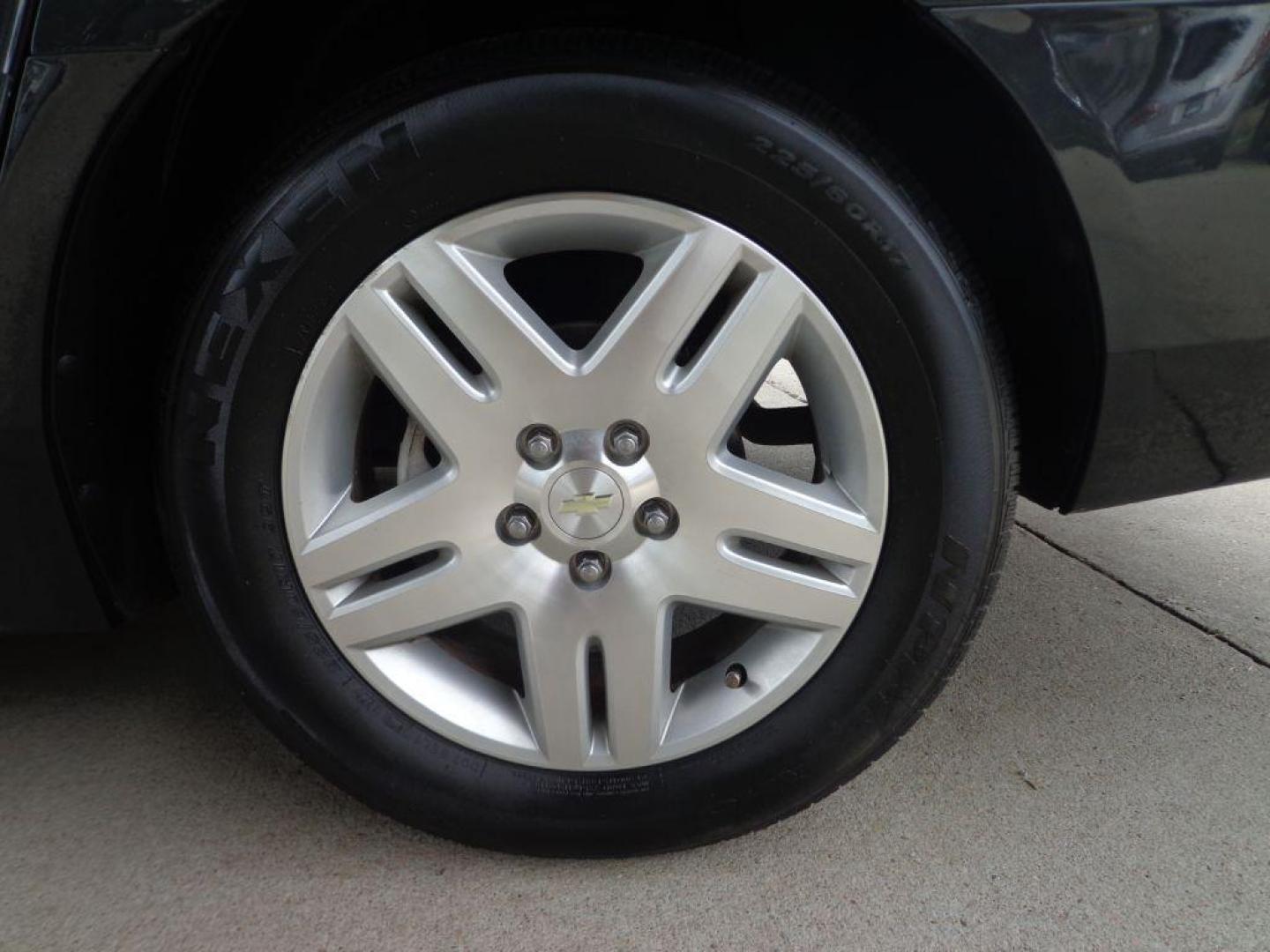 2014 GRAY CHEVROLET IMPALA LIMITED LT (2G1WB5E39E1) with an 3.6L engine, Automatic transmission, located at 6610 L St., Omaha, NE, 68117, (402) 731-7800, 41.212872, -96.014702 - LOW MILEAGE IMPALA WITH A CLEAN CARFAX, LOW MILEAGE, SUNROOF AND NEWER TIRES! *****We have found that most customers do the majority of their shopping online before visiting a dealership. For this reason we feel it necessary to have a competitive price on our used vehicles right up front. We - Photo#10