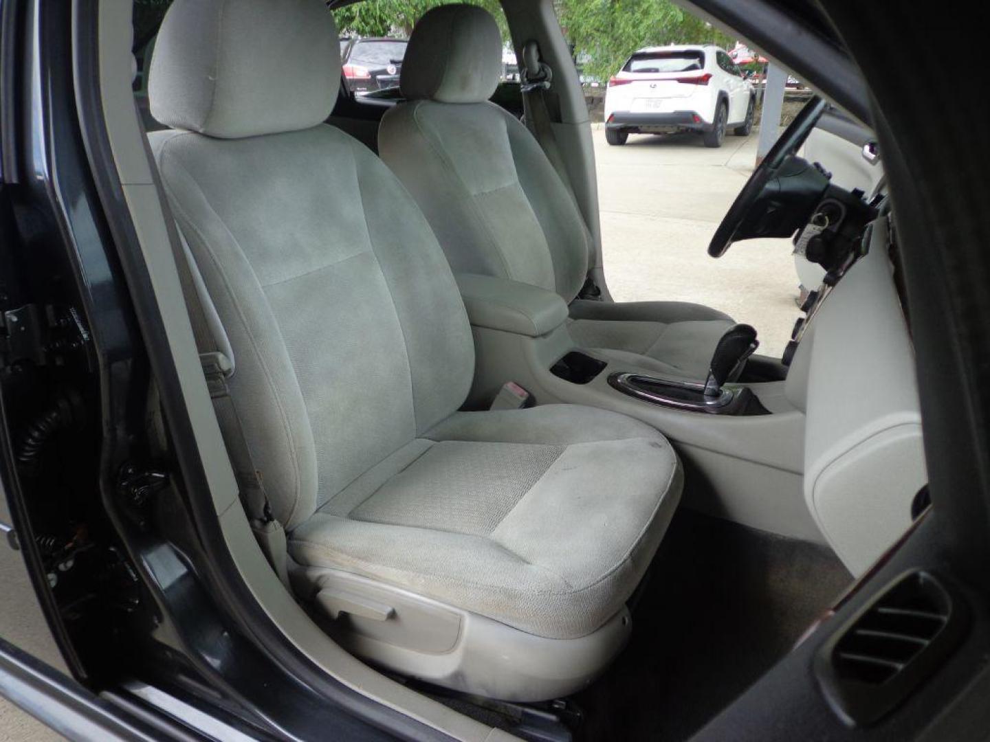 2014 GRAY CHEVROLET IMPALA LIMITED LT (2G1WB5E39E1) with an 3.6L engine, Automatic transmission, located at 6610 L St., Omaha, NE, 68117, (402) 731-7800, 41.212872, -96.014702 - LOW MILEAGE IMPALA WITH A CLEAN CARFAX, LOW MILEAGE, SUNROOF AND NEWER TIRES! *****We have found that most customers do the majority of their shopping online before visiting a dealership. For this reason we feel it necessary to have a competitive price on our used vehicles right up front. We - Photo#16