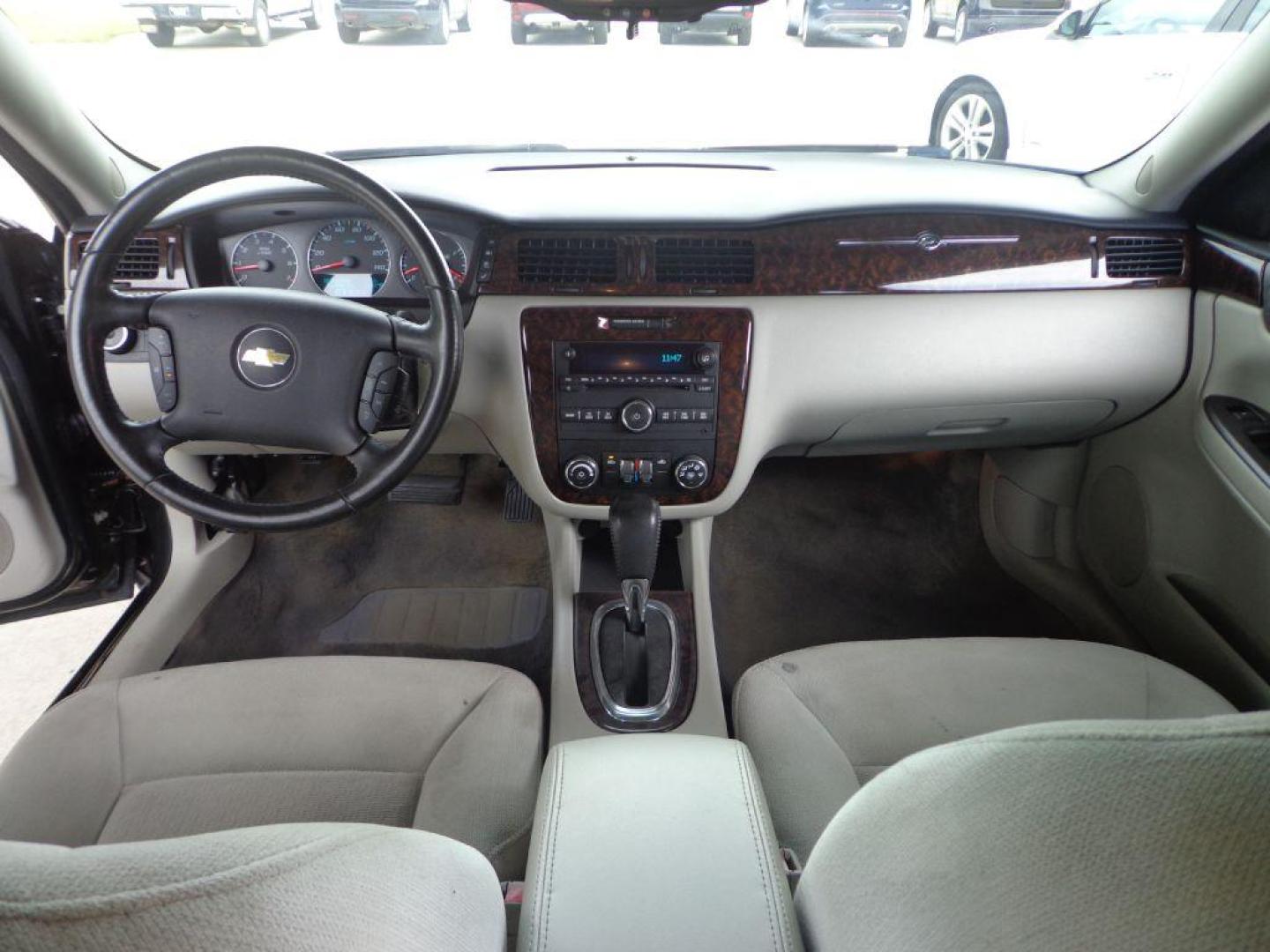 2014 GRAY CHEVROLET IMPALA LIMITED LT (2G1WB5E39E1) with an 3.6L engine, Automatic transmission, located at 6610 L St., Omaha, NE, 68117, (402) 731-7800, 41.212872, -96.014702 - LOW MILEAGE IMPALA WITH A CLEAN CARFAX, LOW MILEAGE, SUNROOF AND NEWER TIRES! *****We have found that most customers do the majority of their shopping online before visiting a dealership. For this reason we feel it necessary to have a competitive price on our used vehicles right up front. We - Photo#18