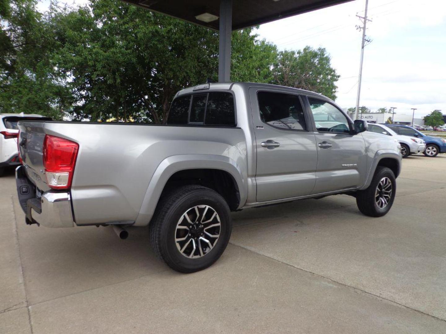 2017 SILVER TOYOTA TACOMA DOUBLE CAB (3TMCZ5ANXHM) with an 3.5L engine, Automatic transmission, located at 6610 L St., Omaha, NE, 68117, (402) 731-7800, 41.212872, -96.014702 - THIS VEHICLE HAS A CLEAN TITLE WITH A FREE CARFAX PROVIDED! 2-OWNER, CLEAN CARFAX, LOW MILEAGE, SOUTHERN TRUCK! *****We have found that most customers do the majority of their shopping online before visiting a dealership. For this reason we feel it necessary to have a competitive price on our us - Photo#3