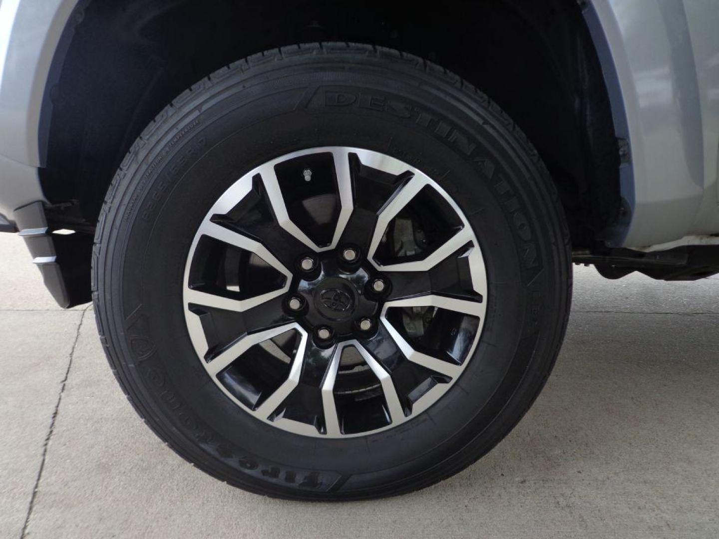 2017 SILVER TOYOTA TACOMA DOUBLE CAB (3TMCZ5ANXHM) with an 3.5L engine, Automatic transmission, located at 6610 L St., Omaha, NE, 68117, (402) 731-7800, 41.212872, -96.014702 - THIS VEHICLE HAS A CLEAN TITLE WITH A FREE CARFAX PROVIDED! 2-OWNER, CLEAN CARFAX, LOW MILEAGE, SOUTHERN TRUCK! *****We have found that most customers do the majority of their shopping online before visiting a dealership. For this reason we feel it necessary to have a competitive price on our us - Photo#7