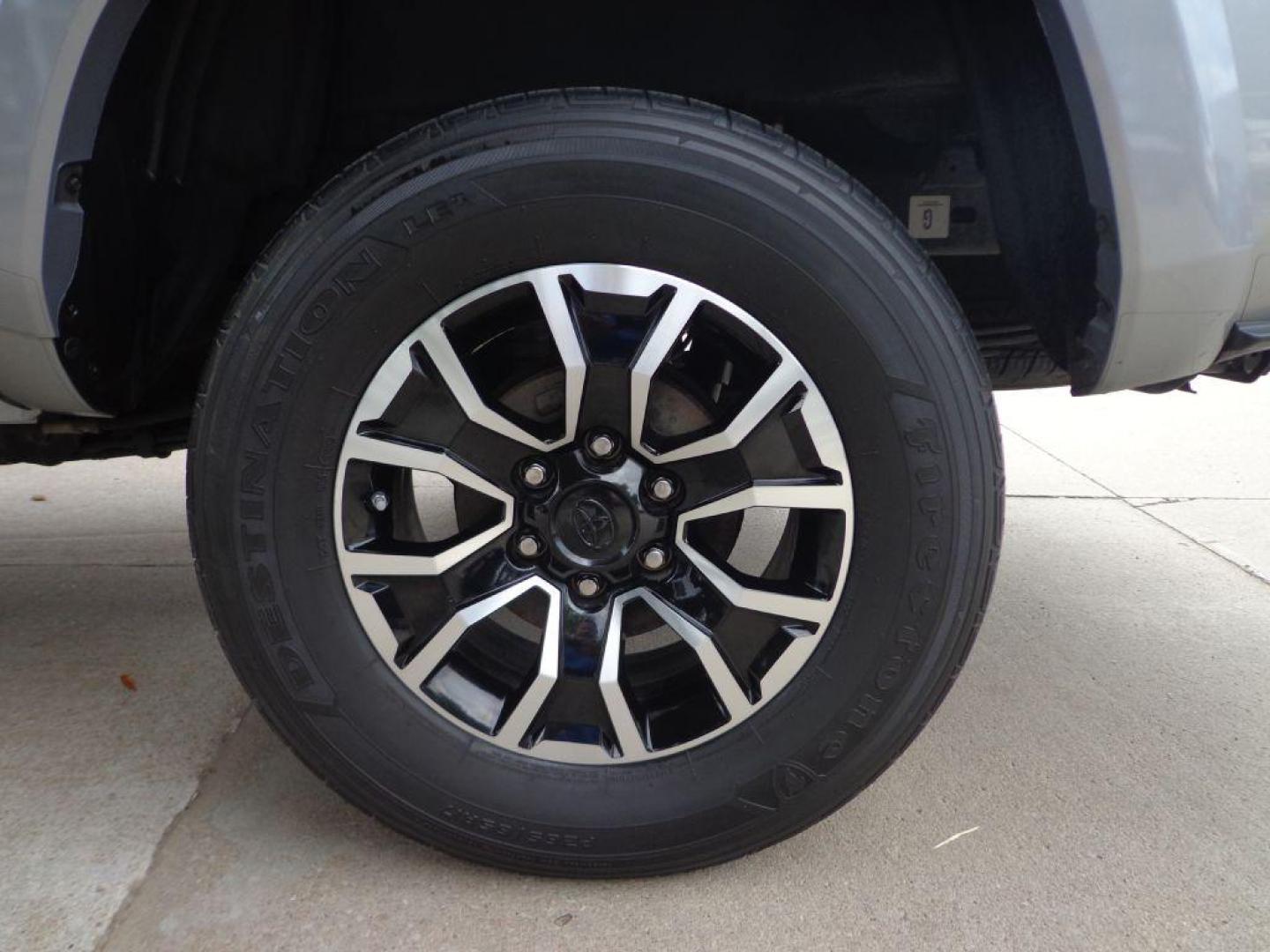 2017 SILVER TOYOTA TACOMA DOUBLE CAB (3TMCZ5ANXHM) with an 3.5L engine, Automatic transmission, located at 6610 L St., Omaha, NE, 68117, (402) 731-7800, 41.212872, -96.014702 - THIS VEHICLE HAS A CLEAN TITLE WITH A FREE CARFAX PROVIDED! 2-OWNER, CLEAN CARFAX, LOW MILEAGE, SOUTHERN TRUCK! *****We have found that most customers do the majority of their shopping online before visiting a dealership. For this reason we feel it necessary to have a competitive price on our us - Photo#10