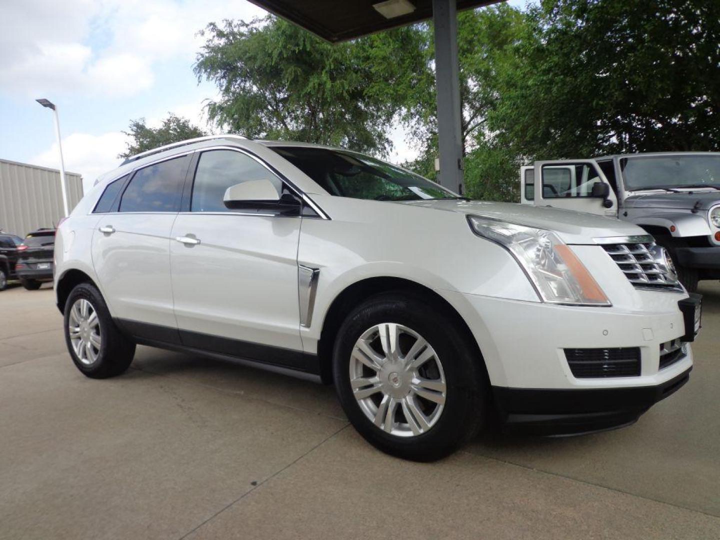 2015 WHITE CADILLAC SRX LUXURY COLLECTION (3GYFNEE38FS) with an 3.6L engine, Automatic transmission, located at 6610 L St., Omaha, NE, 68117, (402) 731-7800, 41.212872, -96.014702 - THIS VEHICLE HAS A CLEAN TITLE WITH A FREE CARFAX PROVIDED! 2-OWNER, CLEAN CARFAX, LOW MILEAGE, LOADED WITH OPTIONS AND NEWER TIRES! *****We have found that most customers do the majority of their shopping online before visiting a dealership. For this reason we feel it necessary to have a comp - Photo#2