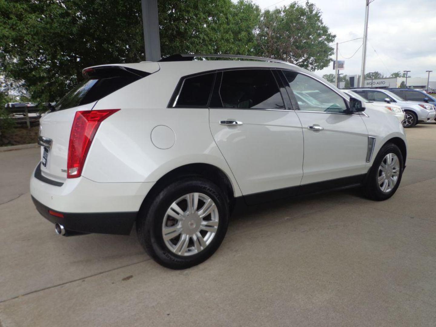 2015 WHITE CADILLAC SRX LUXURY COLLECTION (3GYFNEE38FS) with an 3.6L engine, Automatic transmission, located at 6610 L St., Omaha, NE, 68117, (402) 731-7800, 41.212872, -96.014702 - THIS VEHICLE HAS A CLEAN TITLE WITH A FREE CARFAX PROVIDED! 2-OWNER, CLEAN CARFAX, LOW MILEAGE, LOADED WITH OPTIONS AND NEWER TIRES! *****We have found that most customers do the majority of their shopping online before visiting a dealership. For this reason we feel it necessary to have a comp - Photo#3