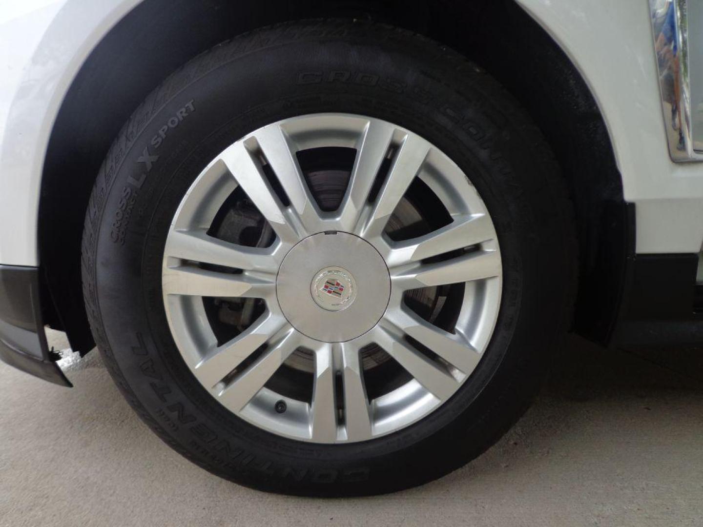 2015 WHITE CADILLAC SRX LUXURY COLLECTION (3GYFNEE38FS) with an 3.6L engine, Automatic transmission, located at 6610 L St., Omaha, NE, 68117, (402) 731-7800, 41.212872, -96.014702 - THIS VEHICLE HAS A CLEAN TITLE WITH A FREE CARFAX PROVIDED! 2-OWNER, CLEAN CARFAX, LOW MILEAGE, LOADED WITH OPTIONS AND NEWER TIRES! *****We have found that most customers do the majority of their shopping online before visiting a dealership. For this reason we feel it necessary to have a comp - Photo#7