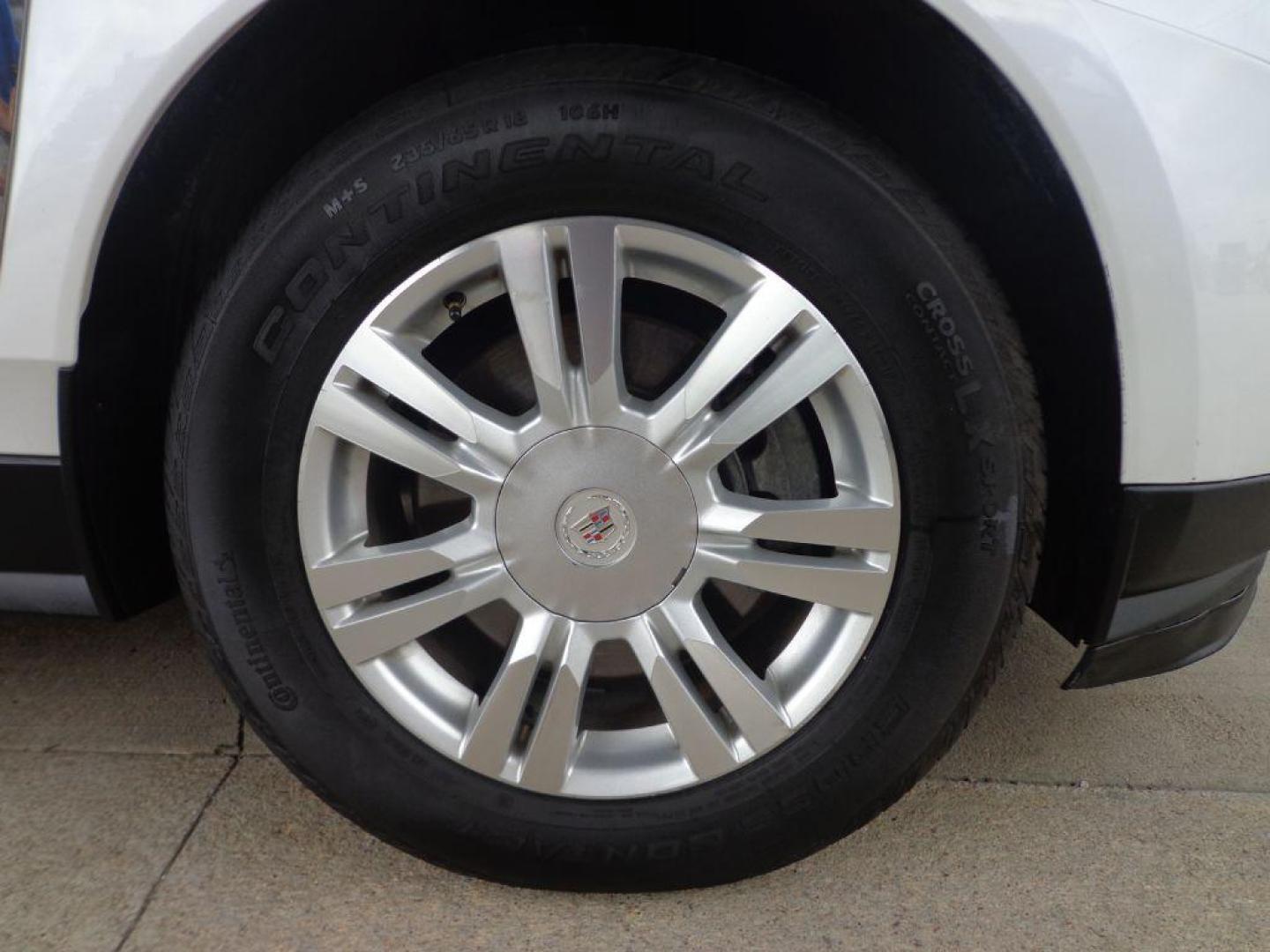 2015 WHITE CADILLAC SRX LUXURY COLLECTION (3GYFNEE38FS) with an 3.6L engine, Automatic transmission, located at 6610 L St., Omaha, NE, 68117, (402) 731-7800, 41.212872, -96.014702 - THIS VEHICLE HAS A CLEAN TITLE WITH A FREE CARFAX PROVIDED! 2-OWNER, CLEAN CARFAX, LOW MILEAGE, LOADED WITH OPTIONS AND NEWER TIRES! *****We have found that most customers do the majority of their shopping online before visiting a dealership. For this reason we feel it necessary to have a comp - Photo#8