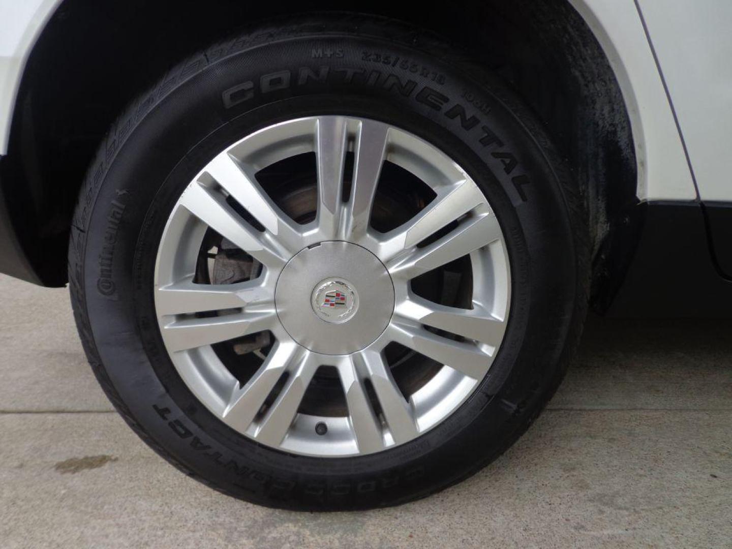 2015 WHITE CADILLAC SRX LUXURY COLLECTION (3GYFNEE38FS) with an 3.6L engine, Automatic transmission, located at 6610 L St., Omaha, NE, 68117, (402) 731-7800, 41.212872, -96.014702 - THIS VEHICLE HAS A CLEAN TITLE WITH A FREE CARFAX PROVIDED! 2-OWNER, CLEAN CARFAX, LOW MILEAGE, LOADED WITH OPTIONS AND NEWER TIRES! *****We have found that most customers do the majority of their shopping online before visiting a dealership. For this reason we feel it necessary to have a comp - Photo#9